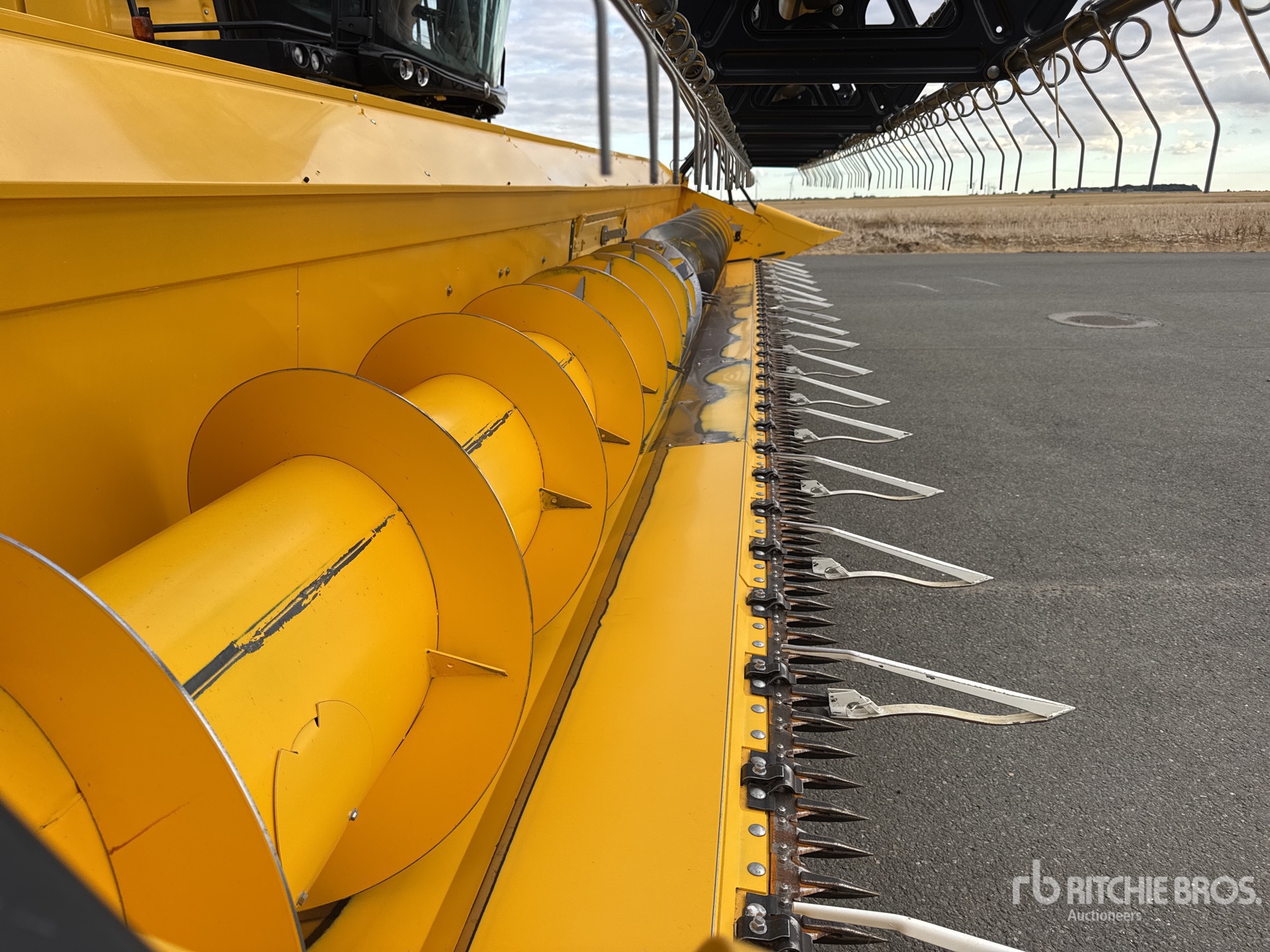 2023 New Holland CR9.90