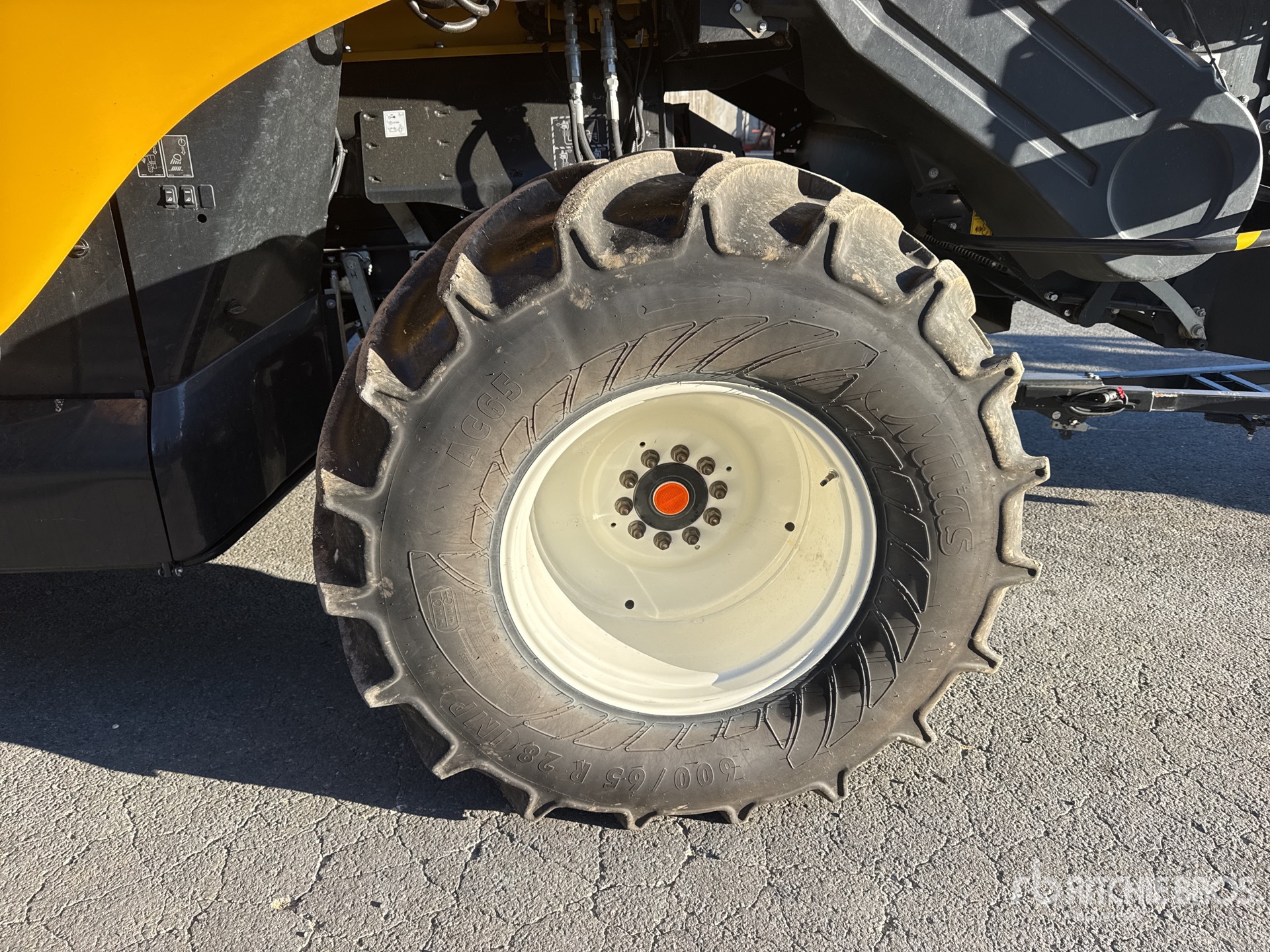 2023 New Holland CR9.90