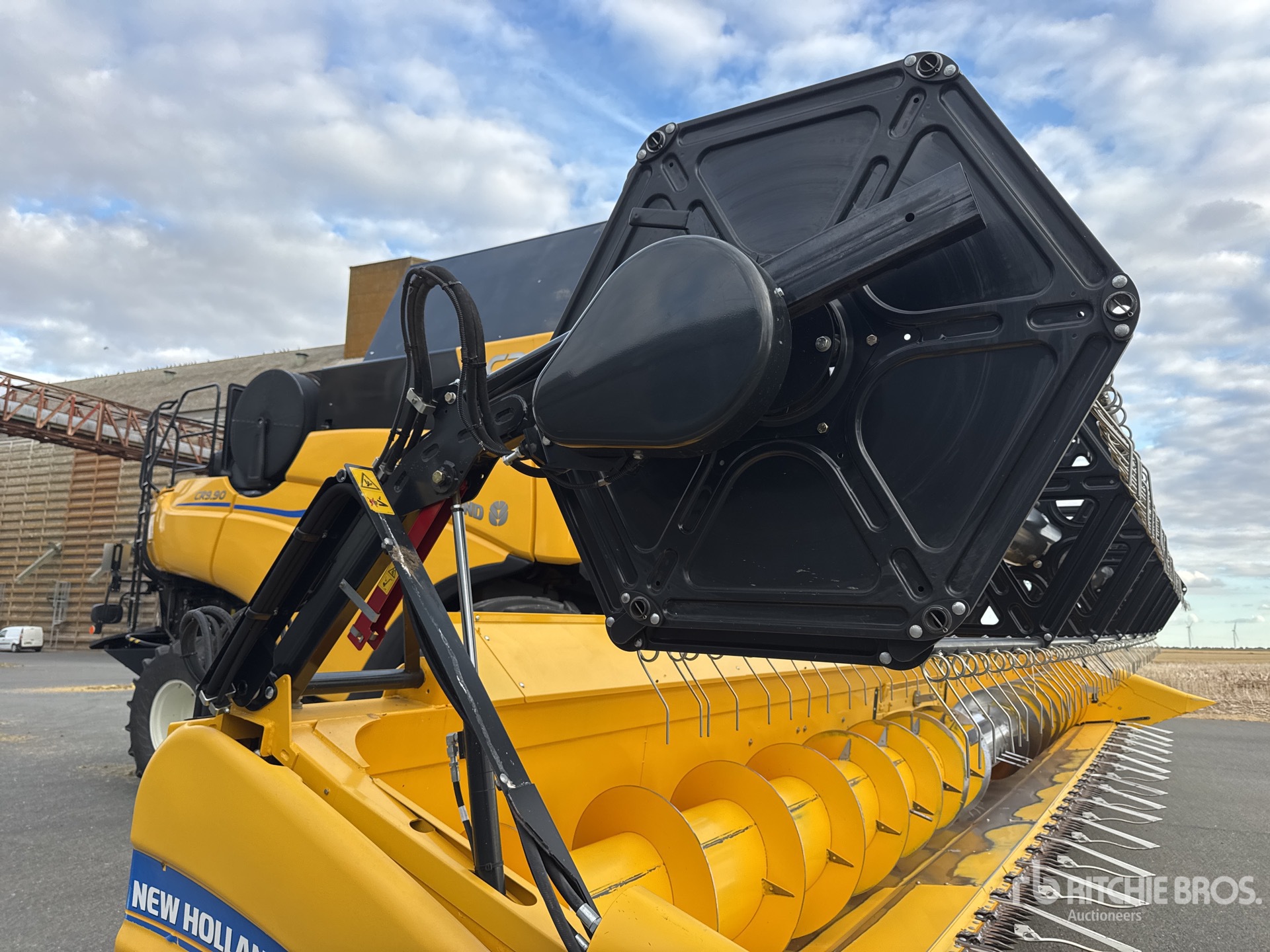 2023 New Holland CR9.90
