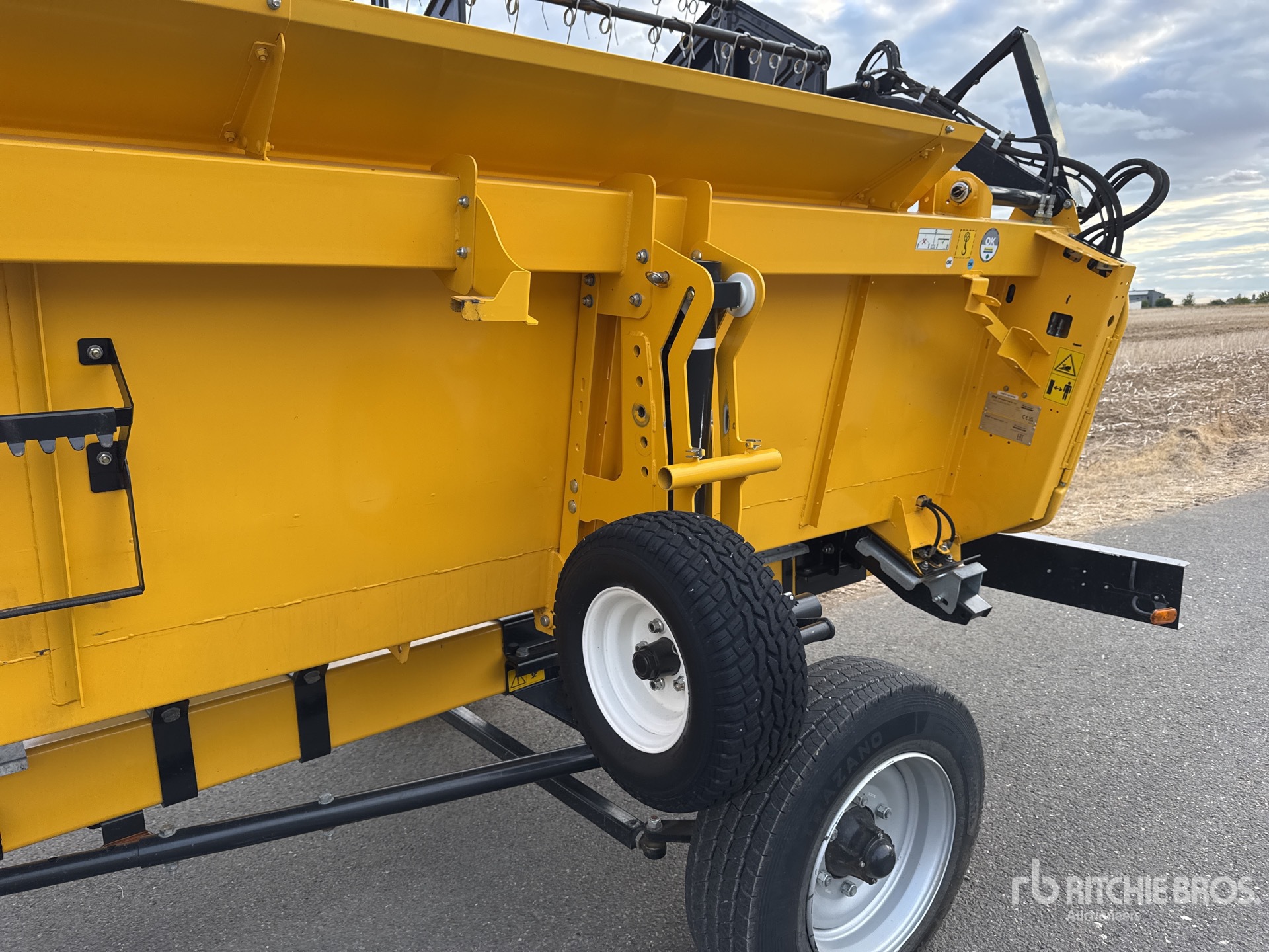 2023 New Holland CR9.90