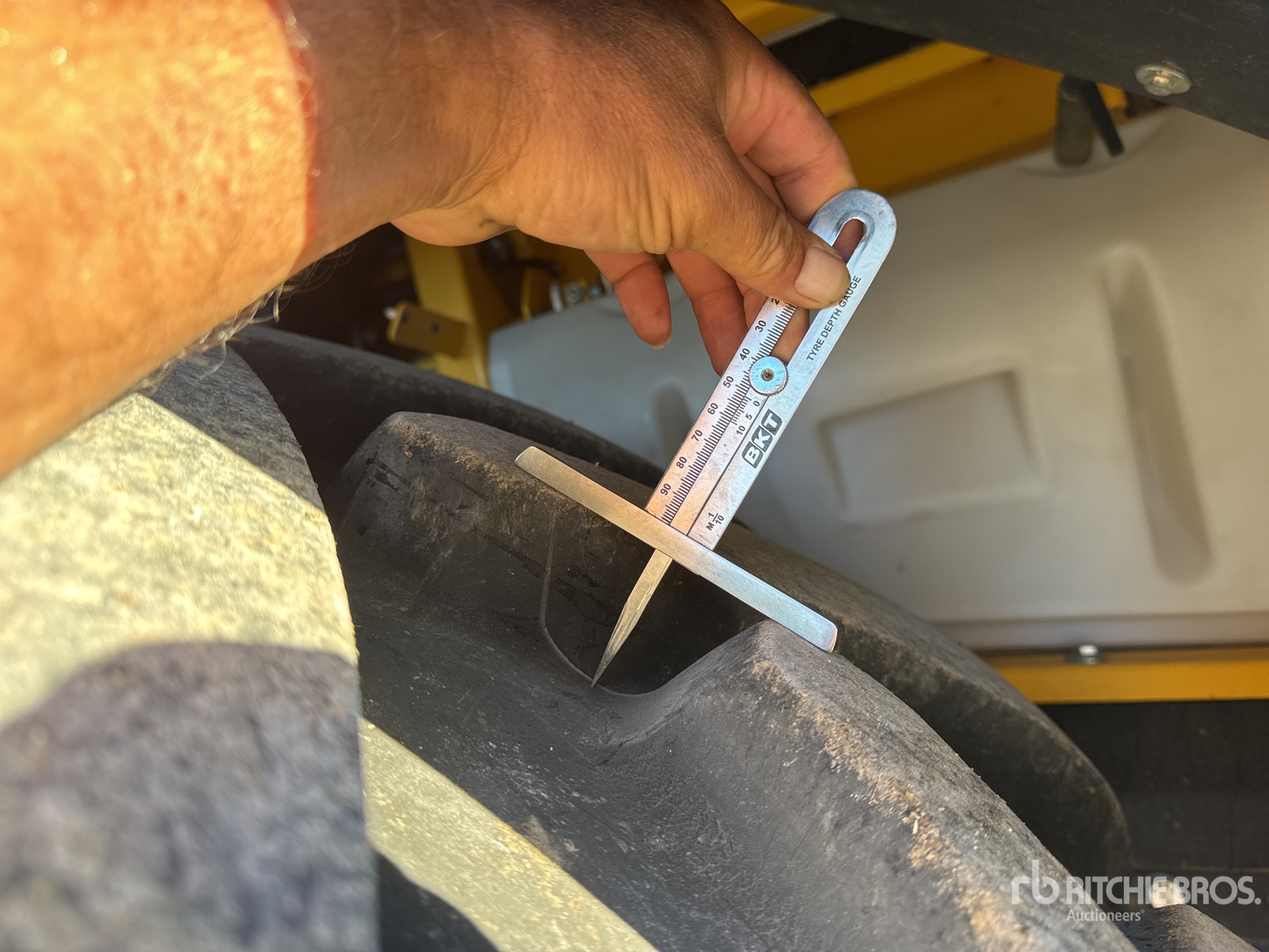 2023 New Holland CR9.90