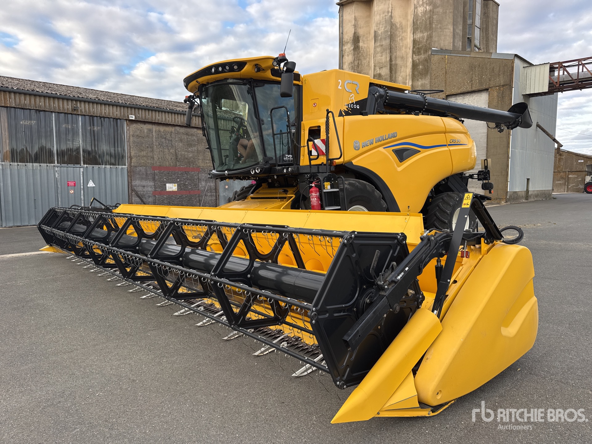 2023 New Holland CR9.90