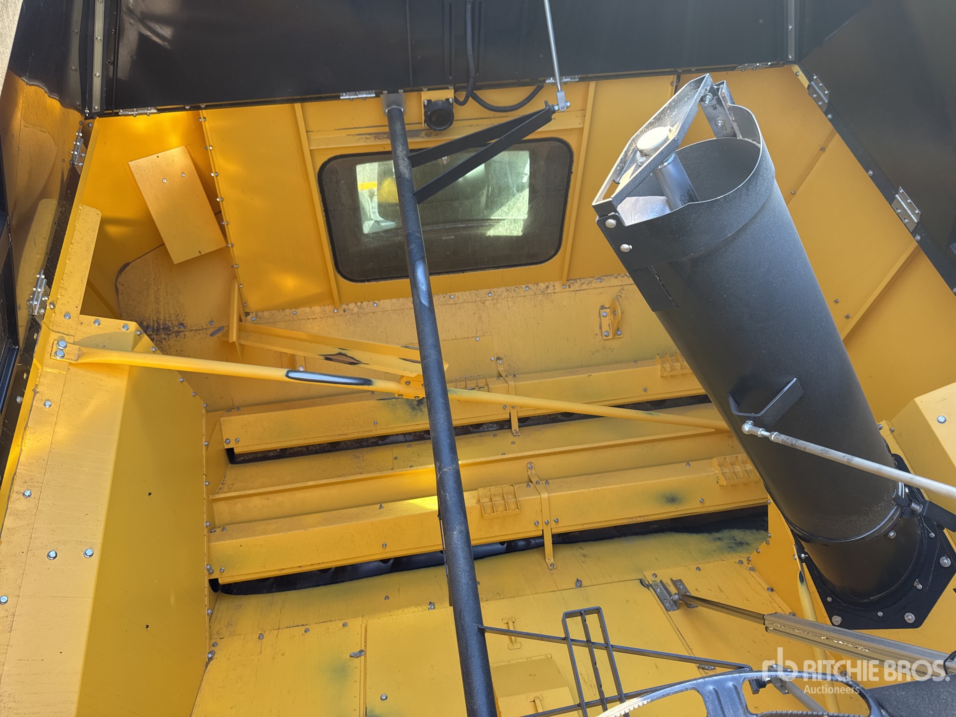 2023 New Holland CR9.90