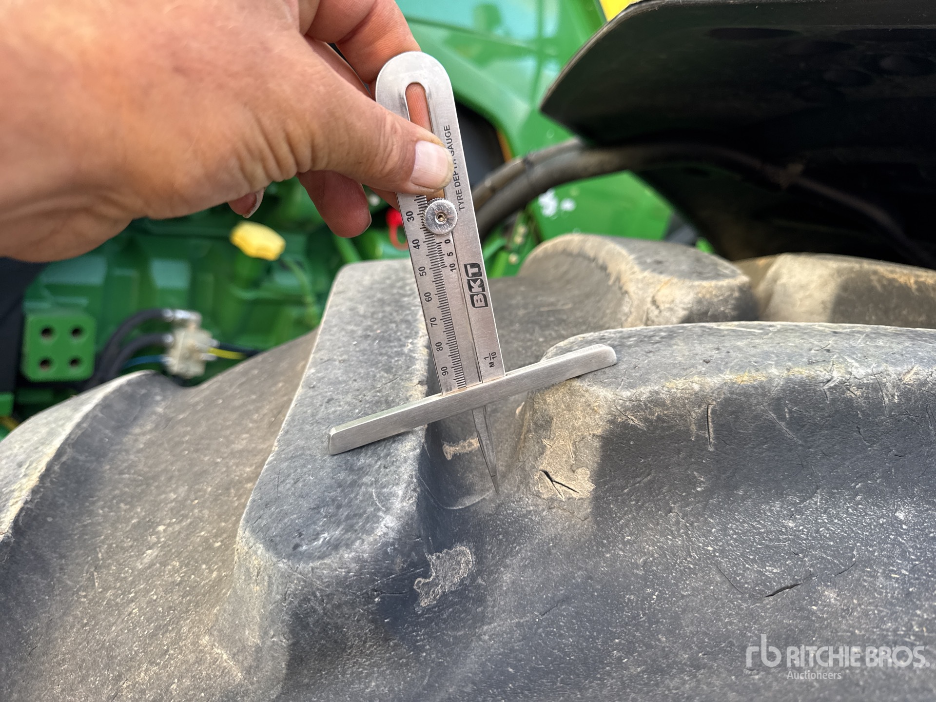 2024 John Deere 8R310 COMMAND P