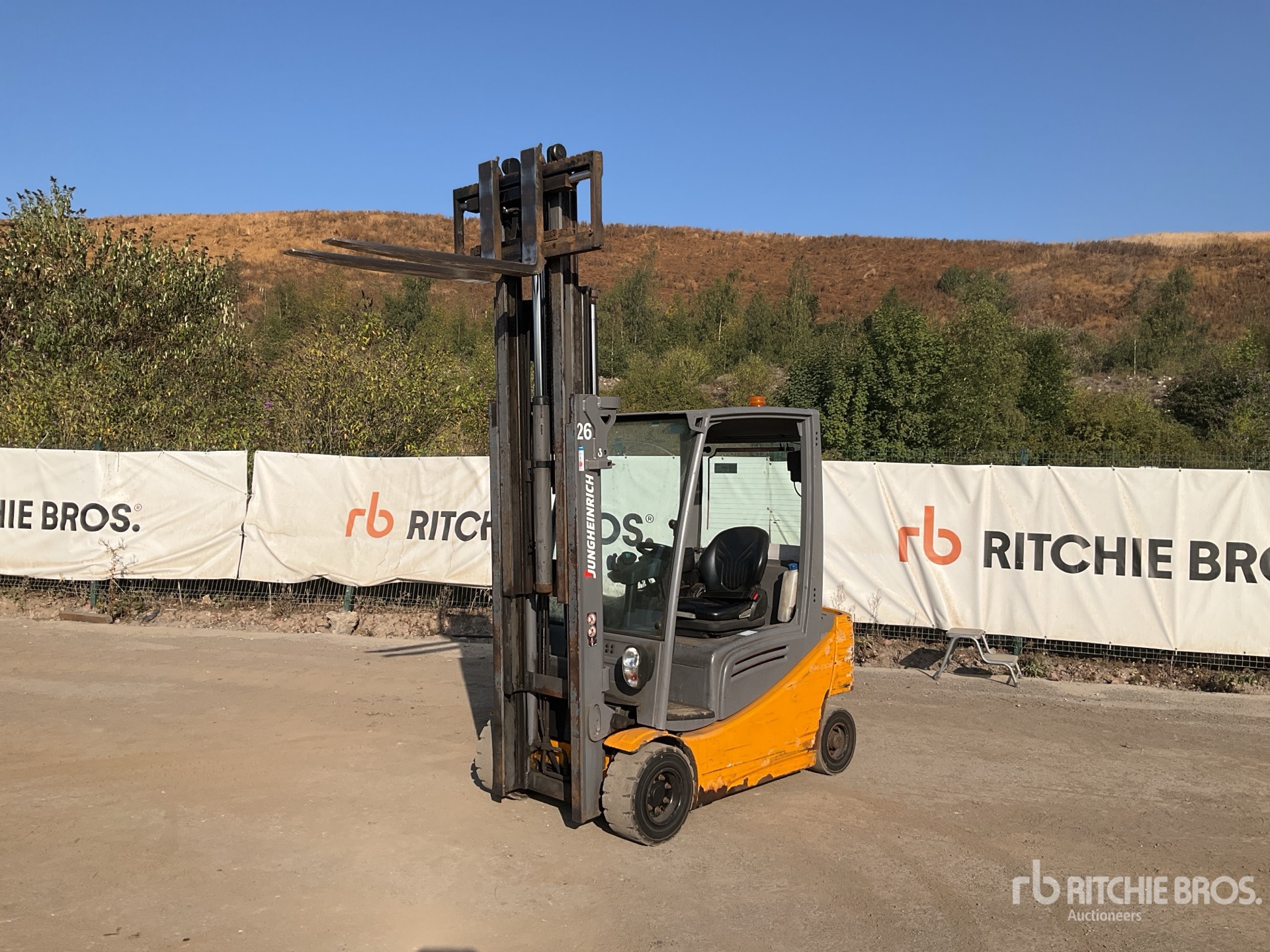 2016 Jungheinrich EFG320