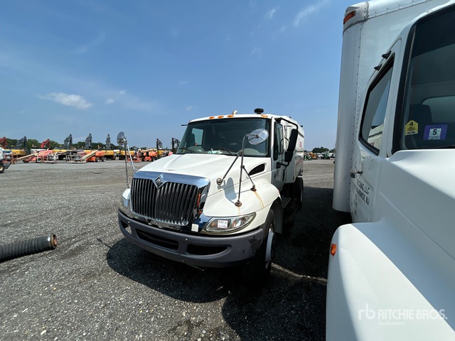 2008 International 4300 Sweeper Truck