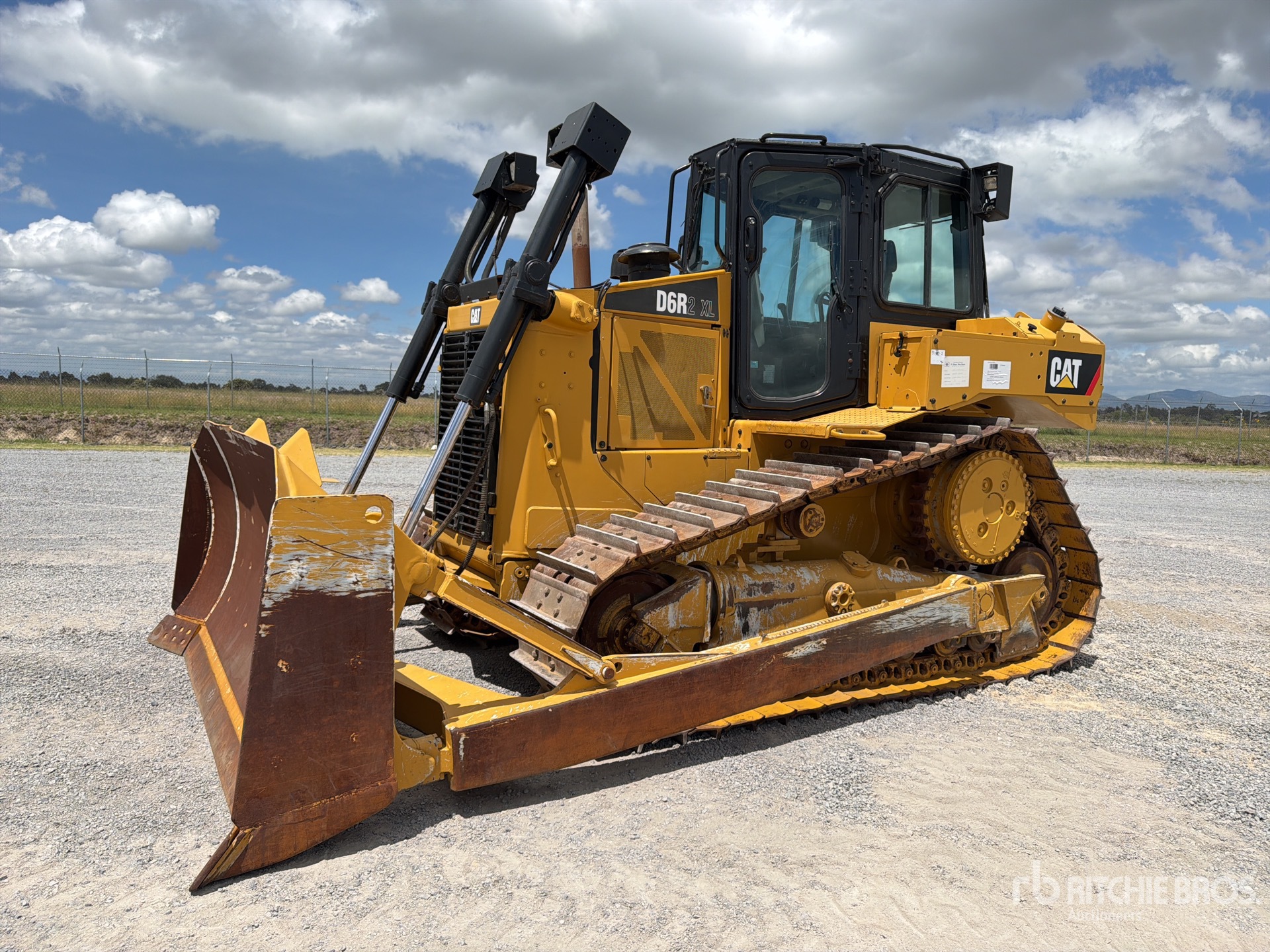 2019 Caterpillar D6R2 XL