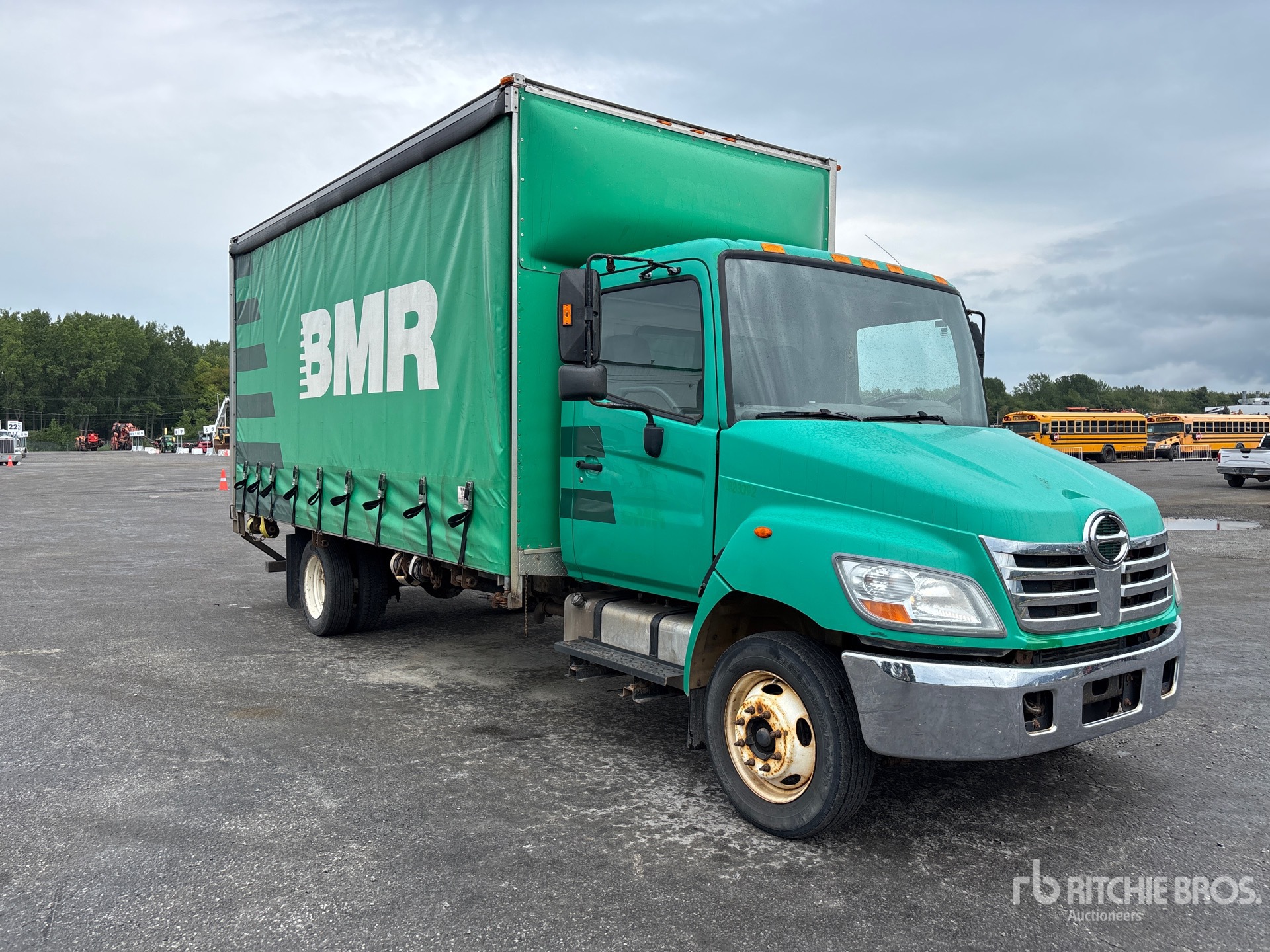 2007 Hino 185