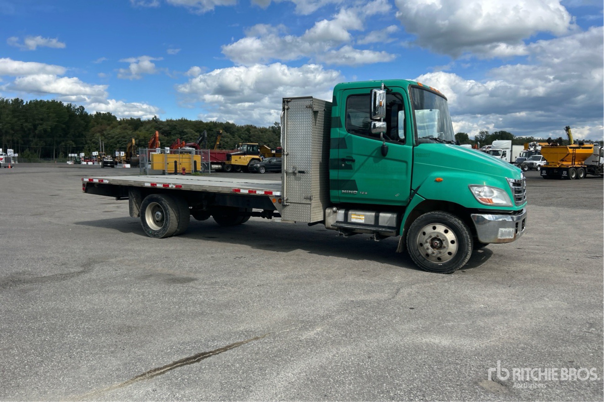 2010 Hino 185