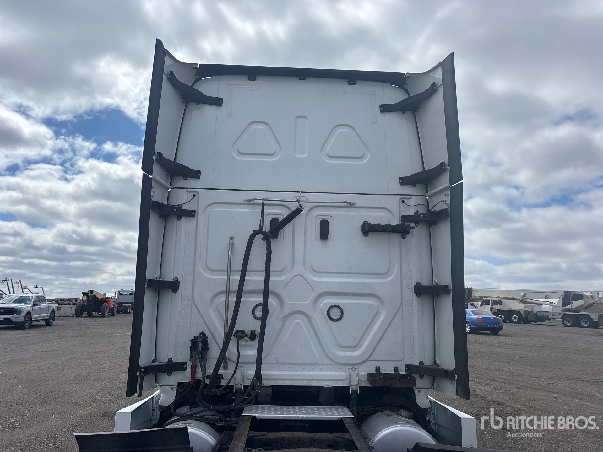 2023 Freightliner CASCADIA 126