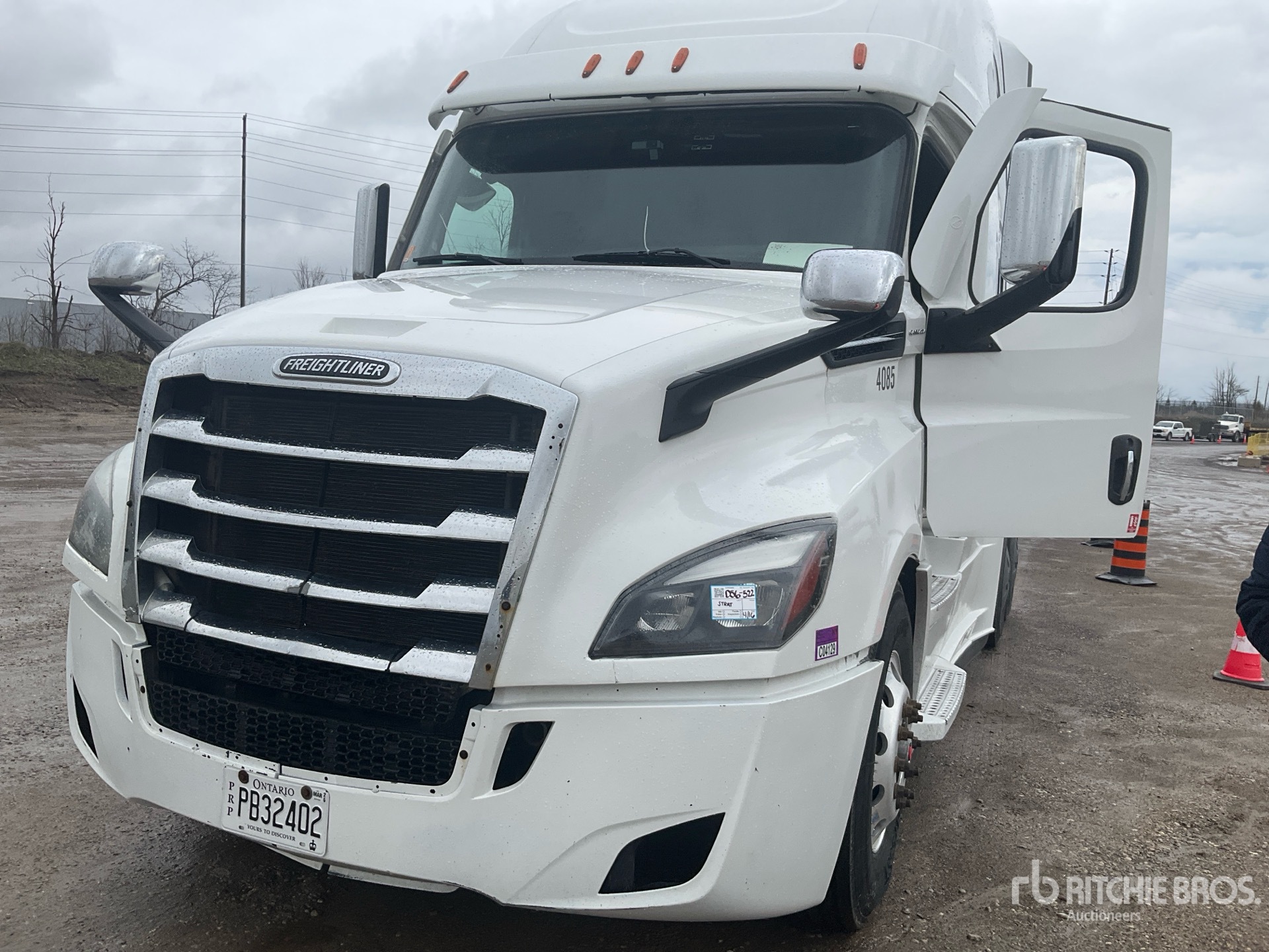 2023 Freightliner CASCADIA 126