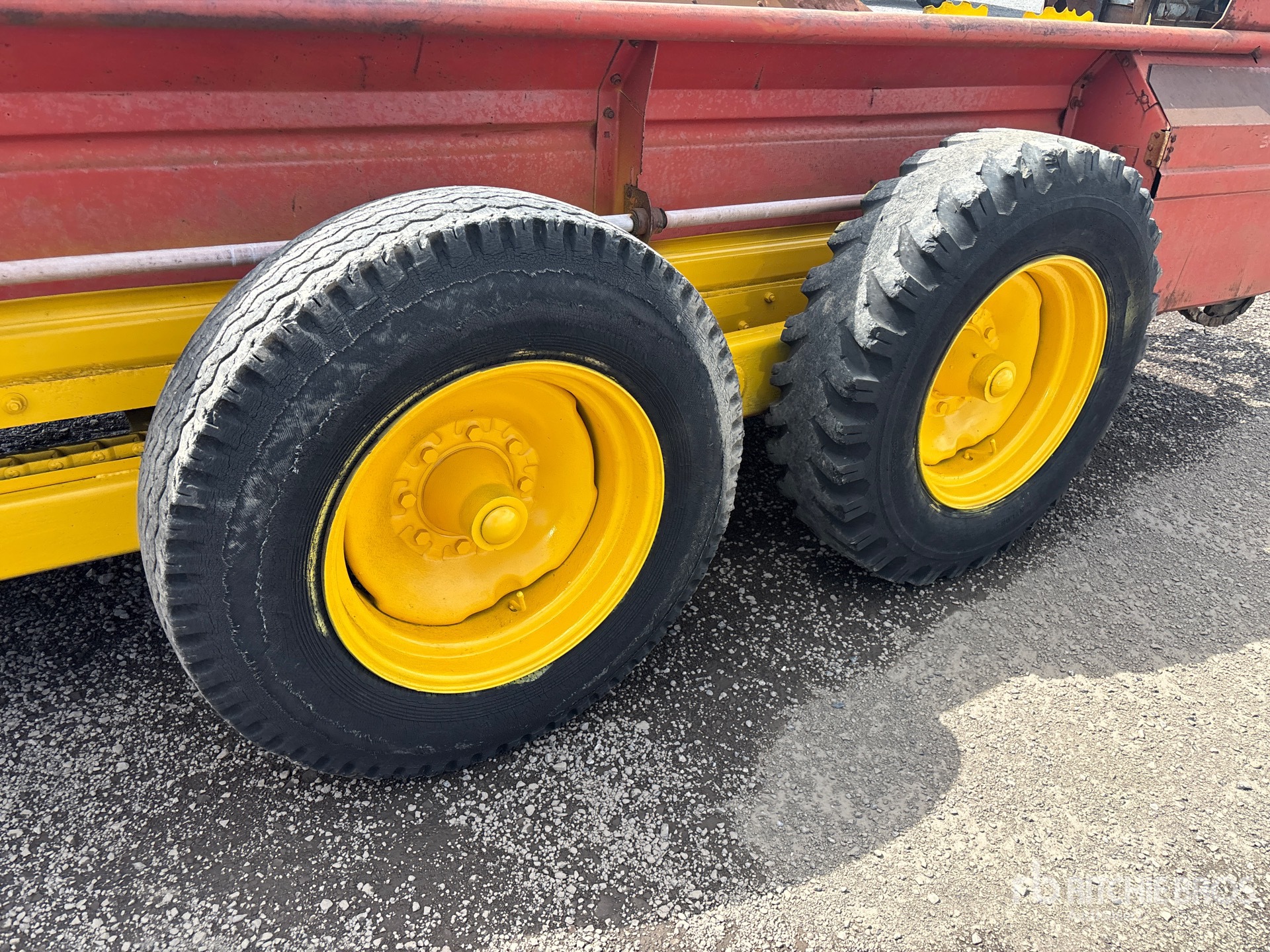 New Holland S676