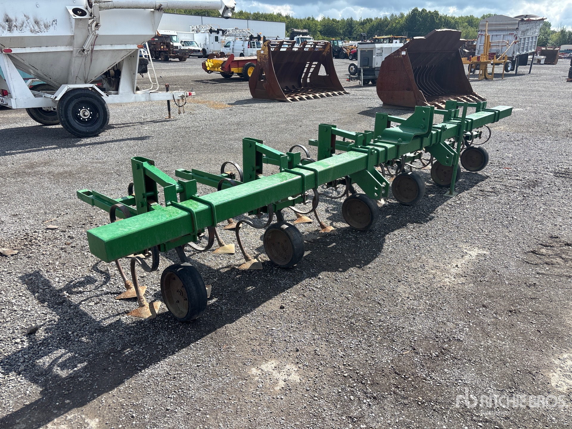 John Deere 16 ft Row Crop