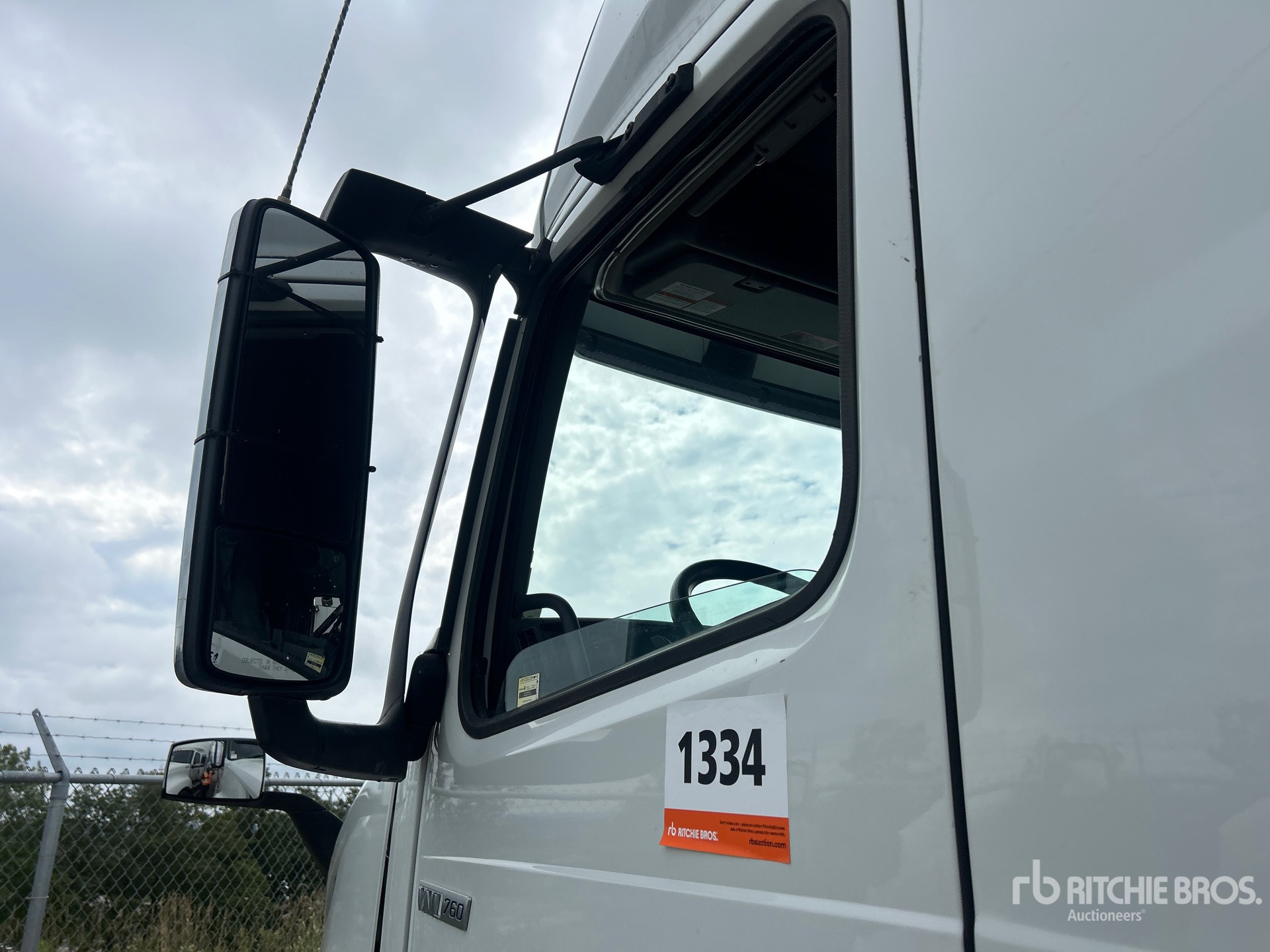 2020 Volvo VNL760