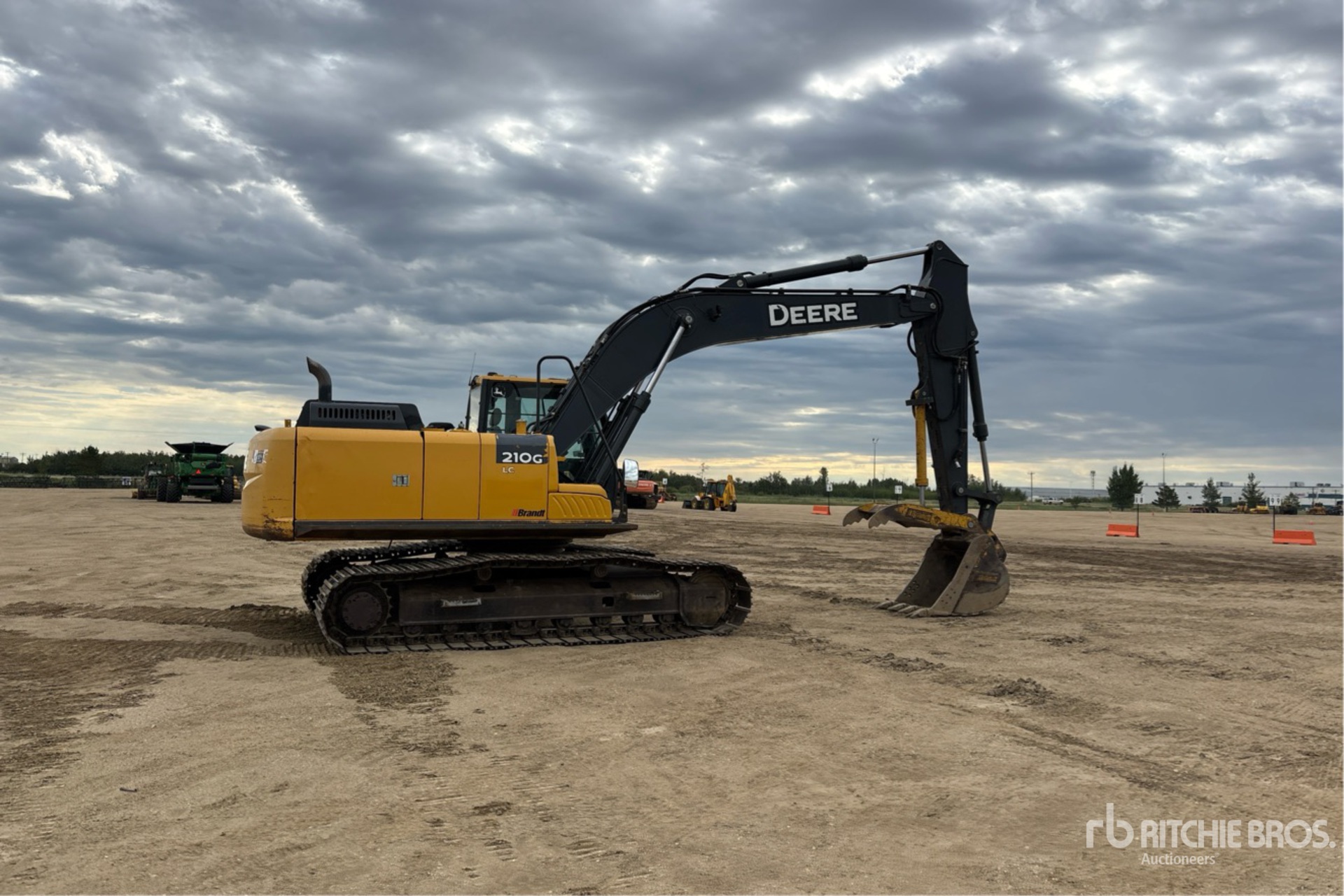 2018 John Deere 210G LC