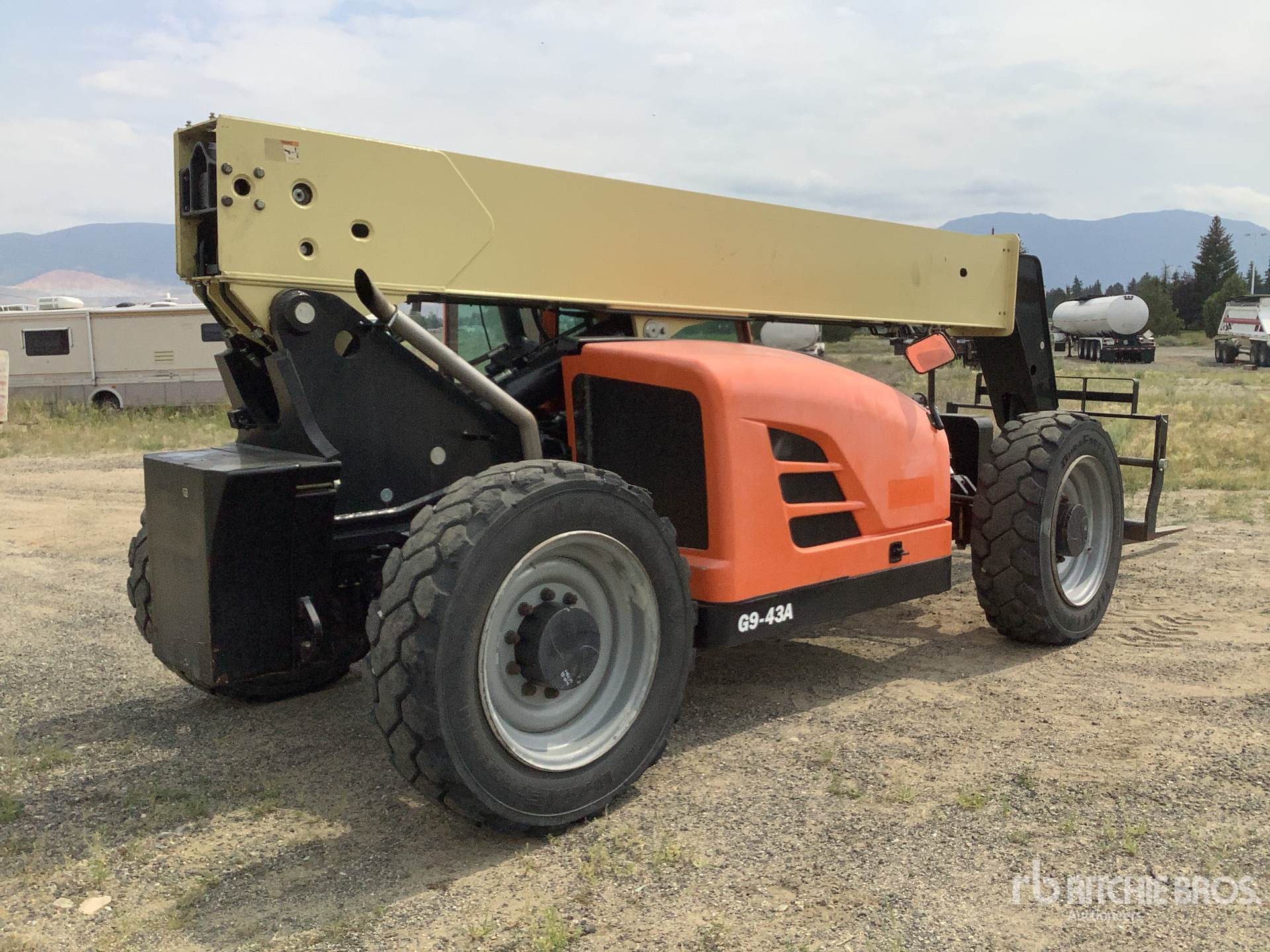 General Appearance with Picture, Right Rear Corner