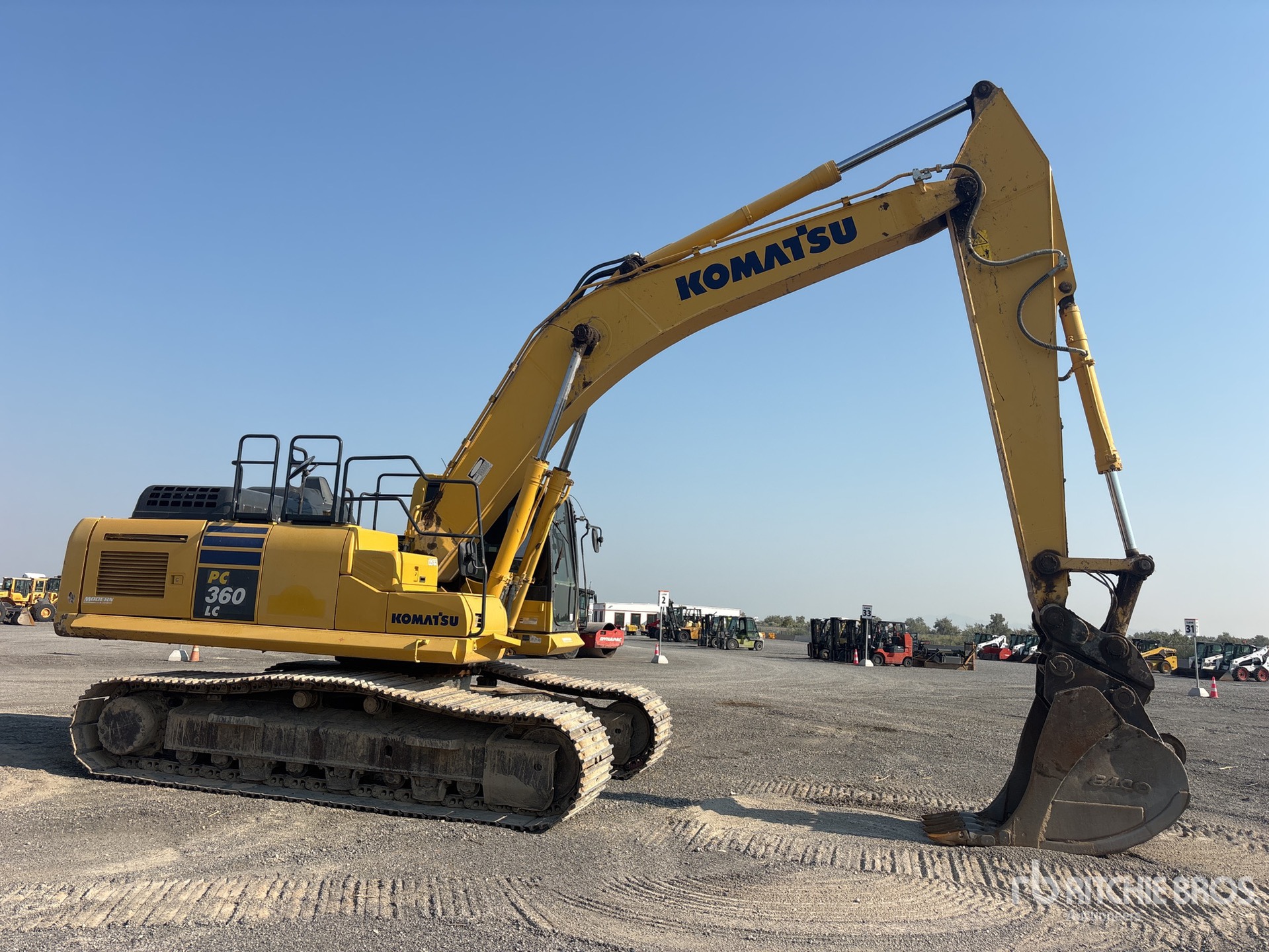 2017 Komatsu PC360LC-11