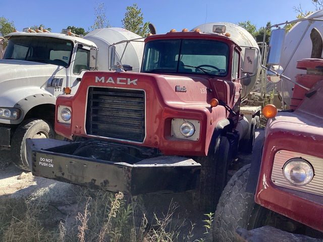 2006 Mack DM690S 6x4 Mixer Truck