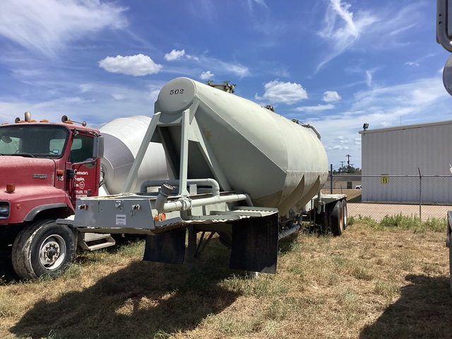 1971 Fruehauf 870 cft T/A Pneumatic Bulk Trailer