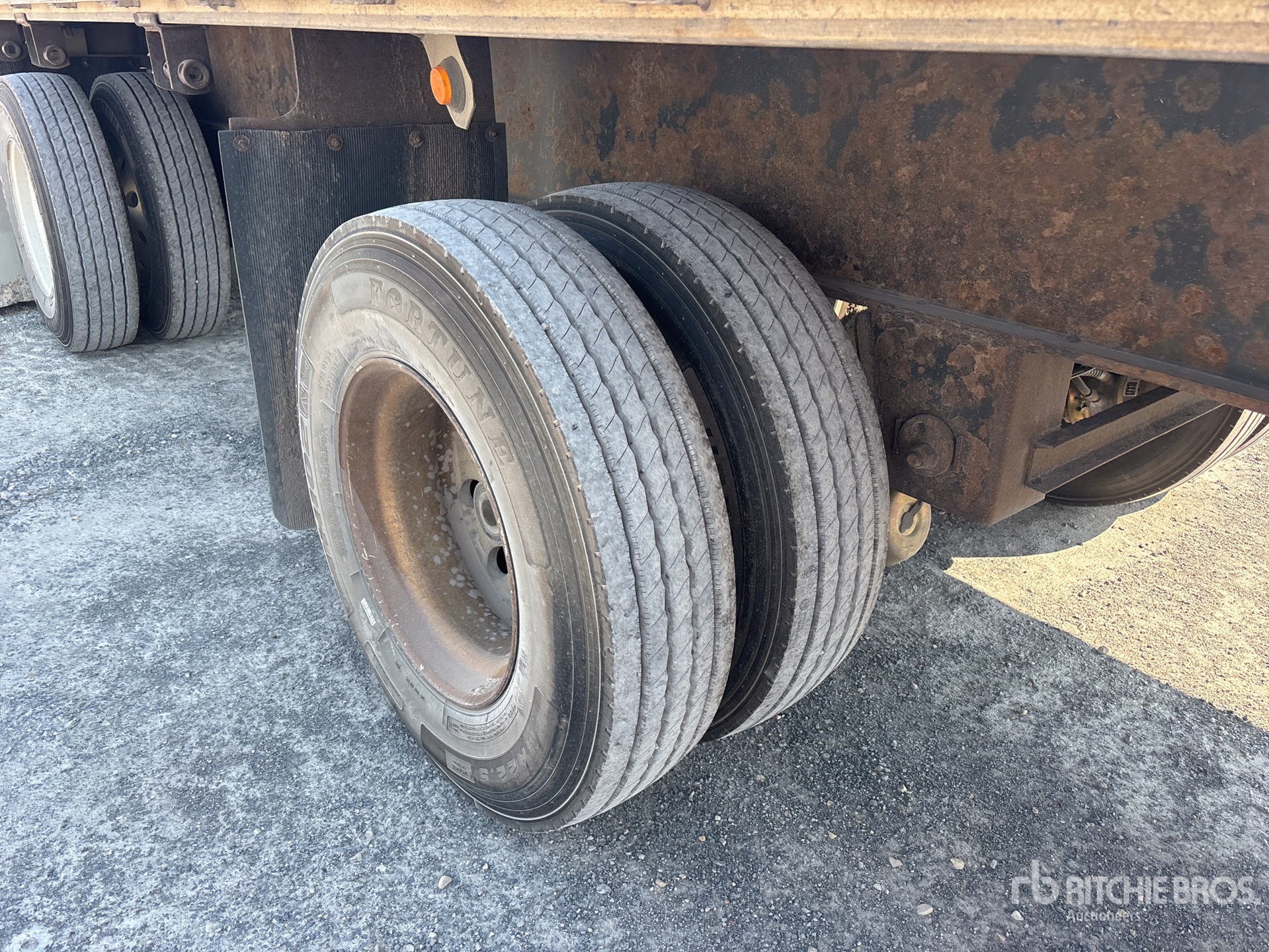 2008 Utility 48 ft T/A Spread Axle