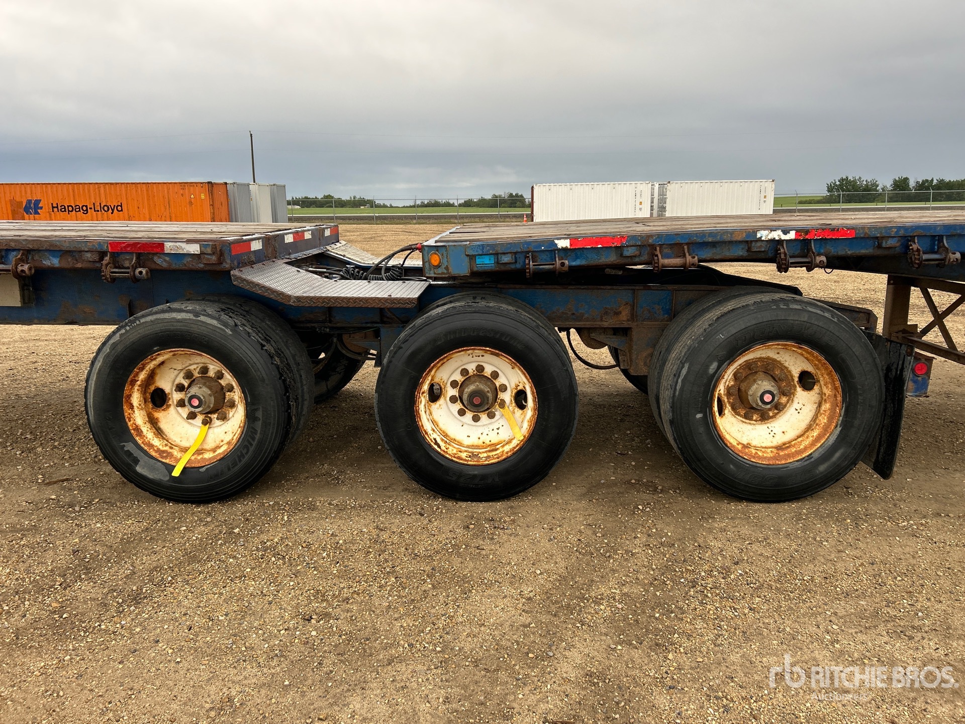 1996 Manac 32 ft Super B-Train Lead