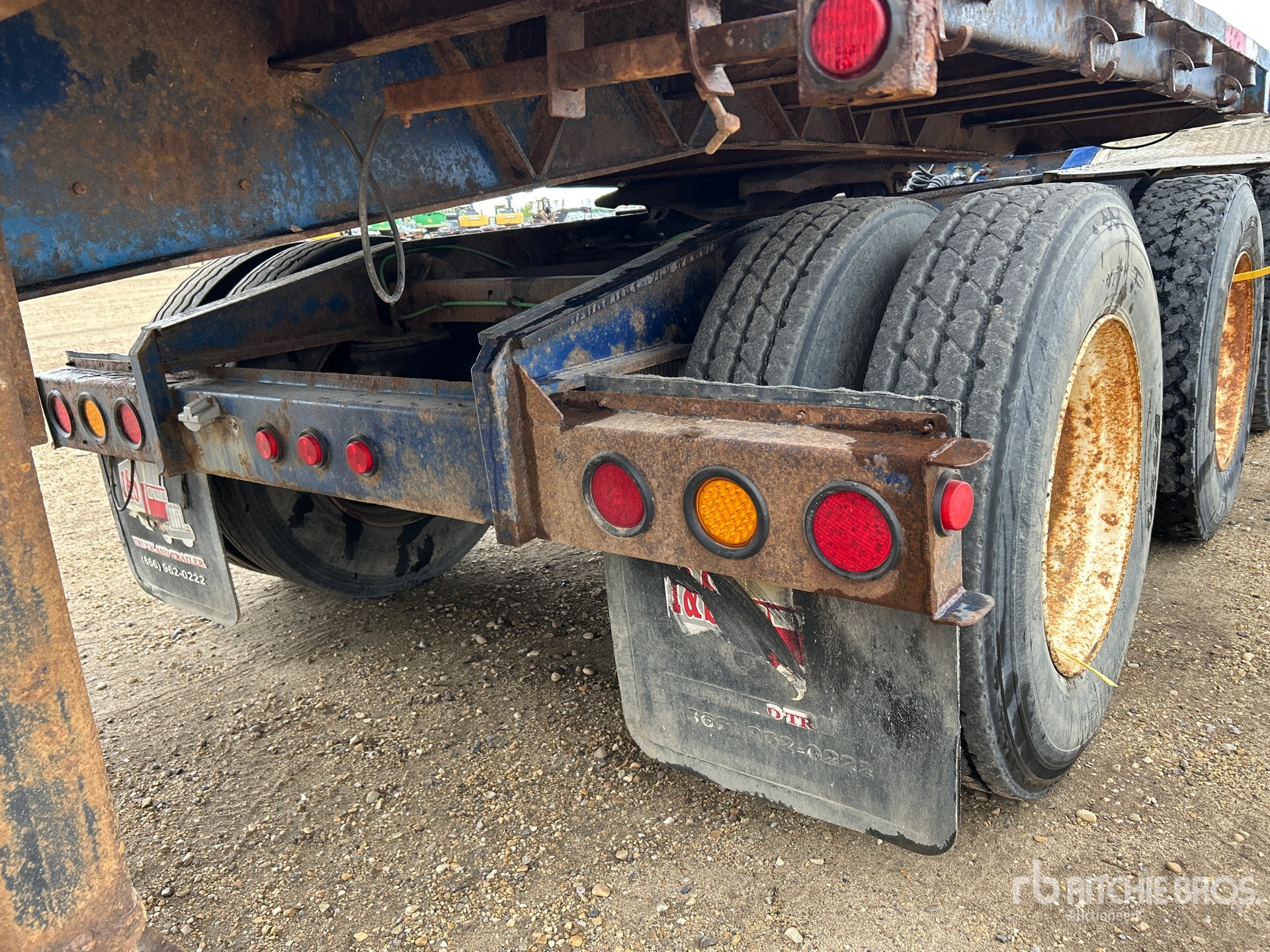 1996 Manac 32 ft Super B-Train Lead