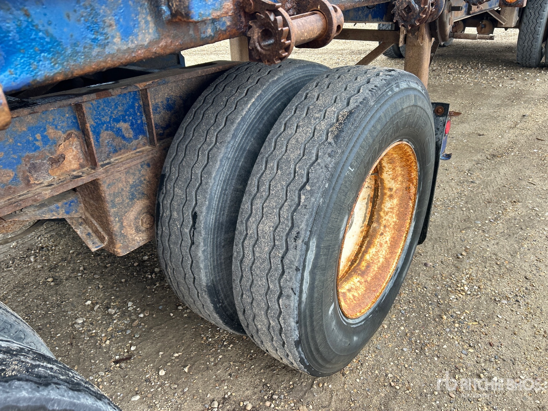 1996 Manac 32 ft Super B-Train Lead