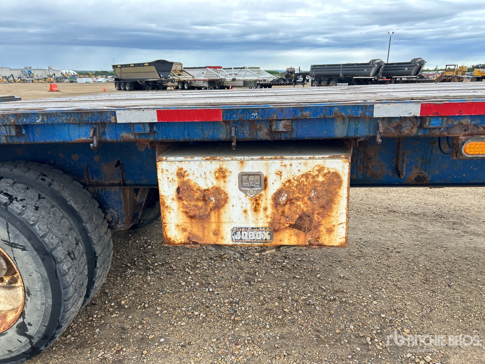 1996 Manac 32 ft Super B-Train Lead