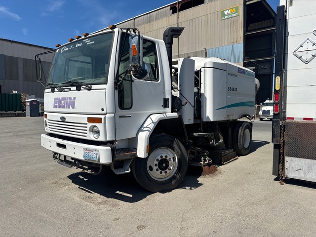 Elgin Crosswind on 2003 Sterling SC8000 Sweeper Truck (Inoperable)