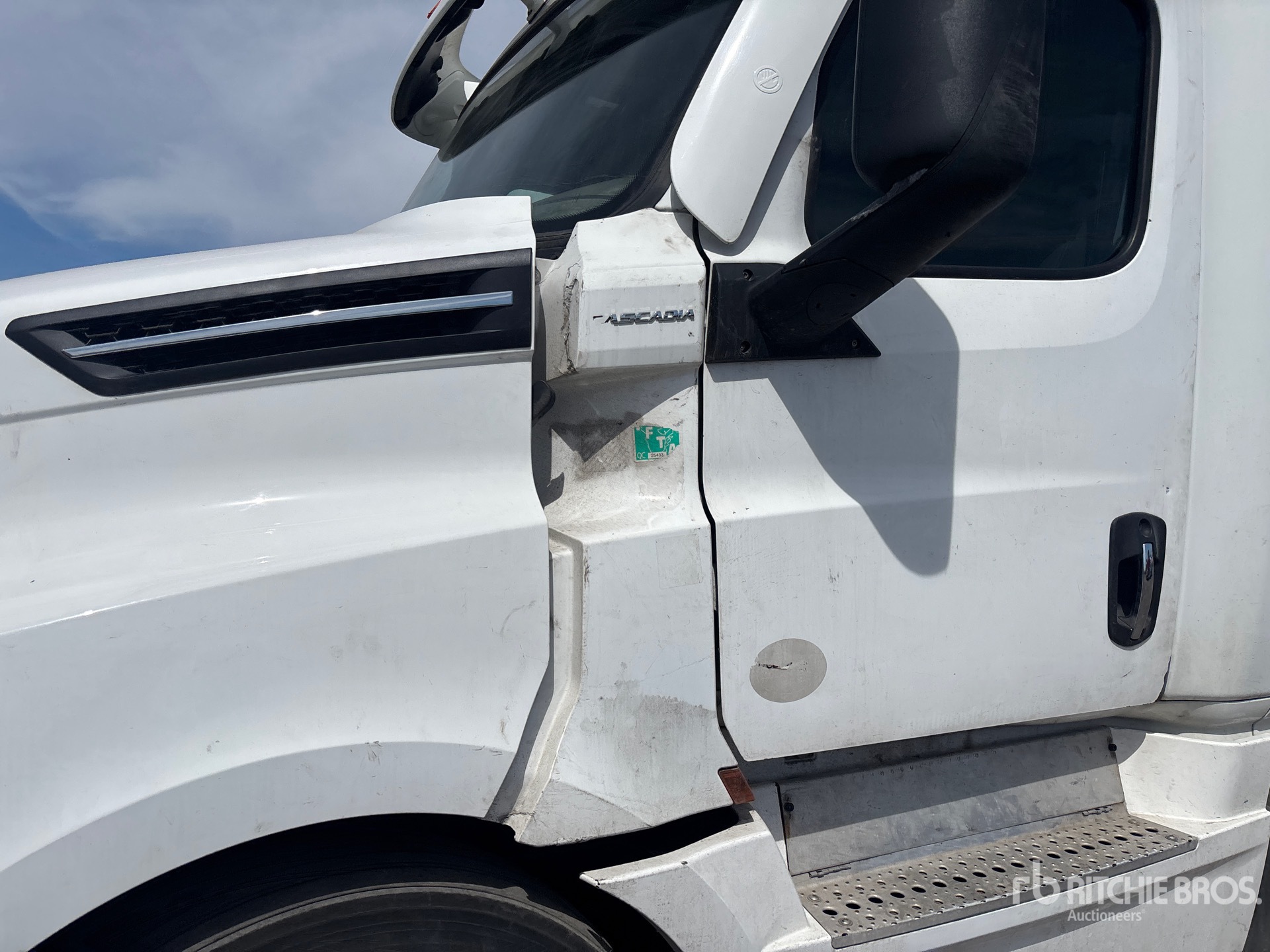 2020 Freightliner CASCADIA 126