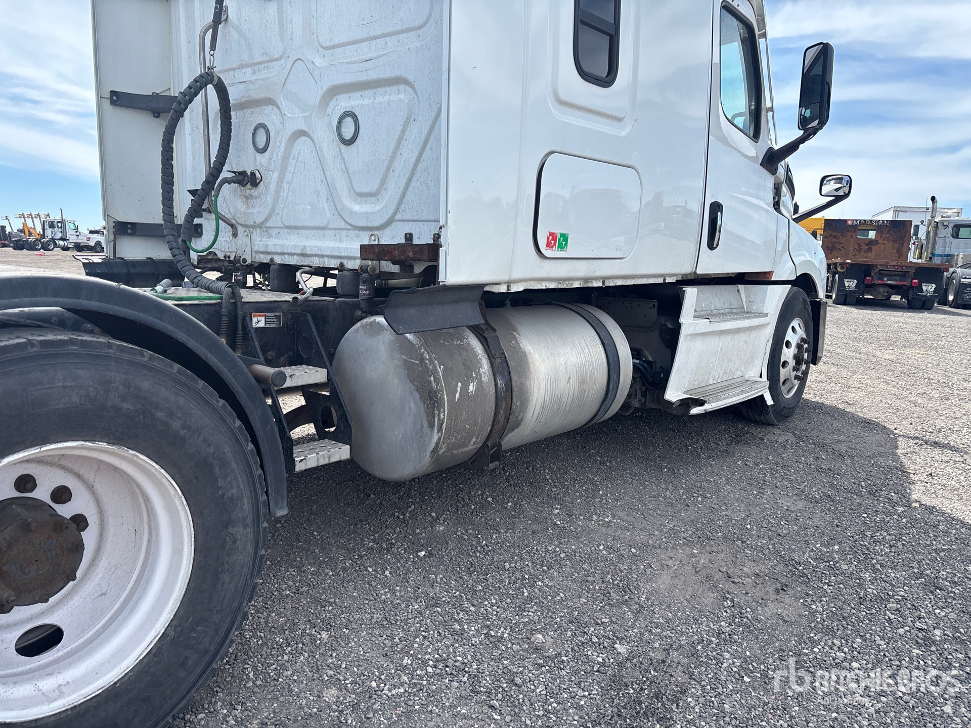2020 Freightliner CASCADIA 126