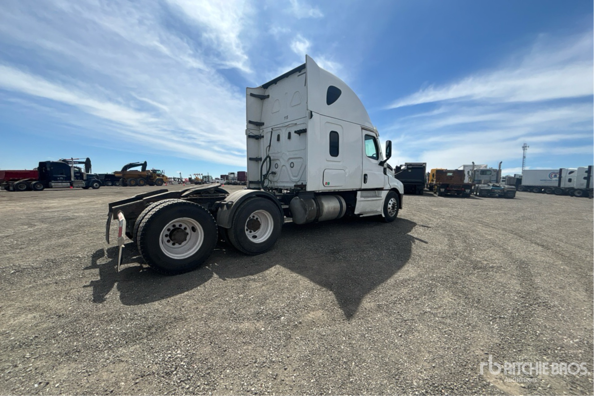 2020 Freightliner CASCADIA 126