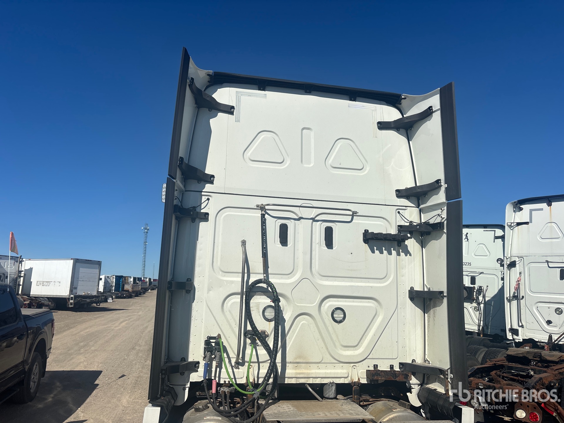 2021 Freightliner CASCADIA 126