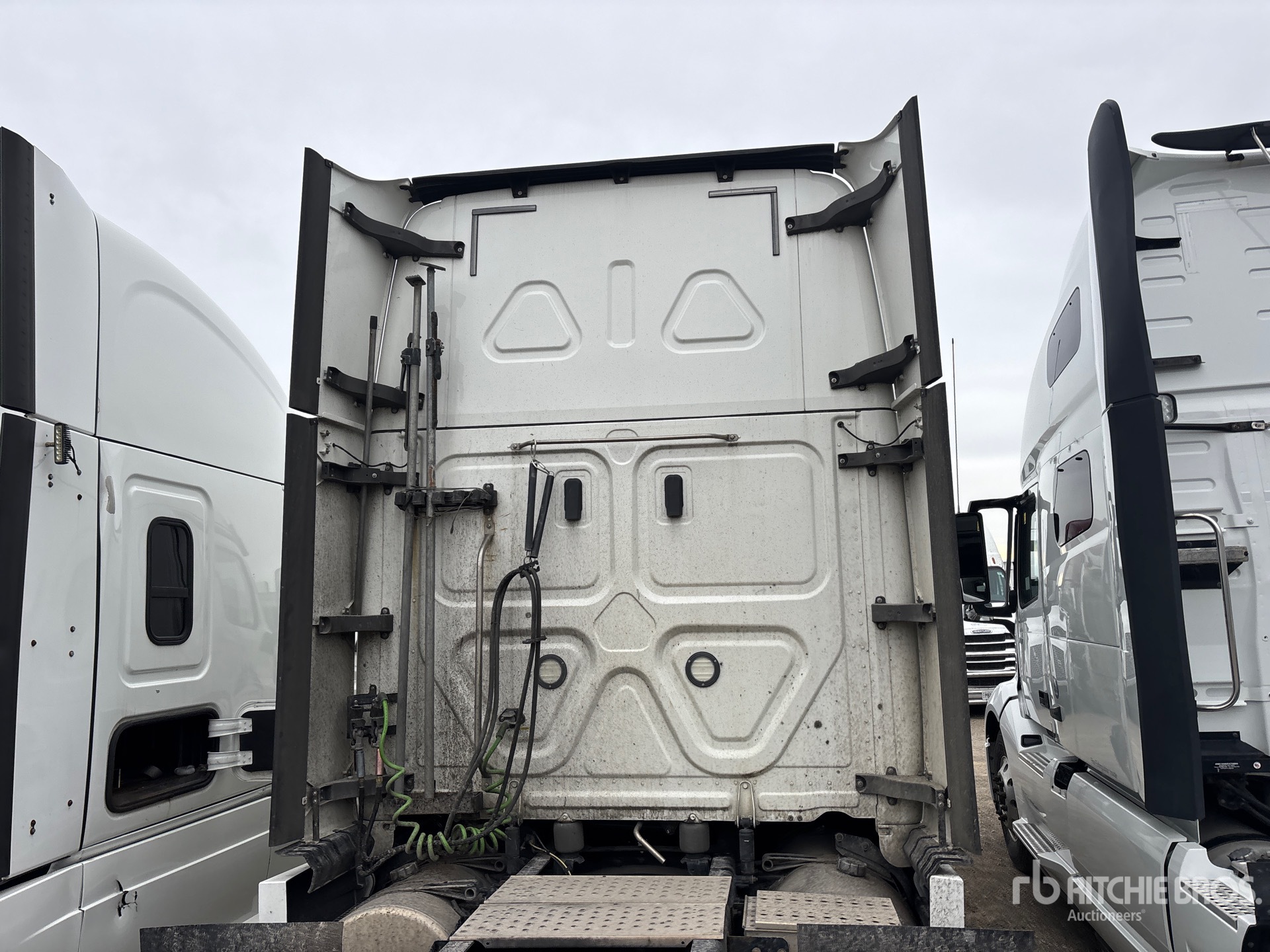 2020 Freightliner CASCADIA 126