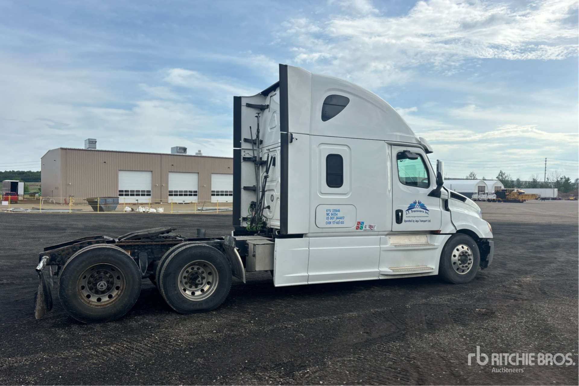 2020 Freightliner CASCADIA 126
