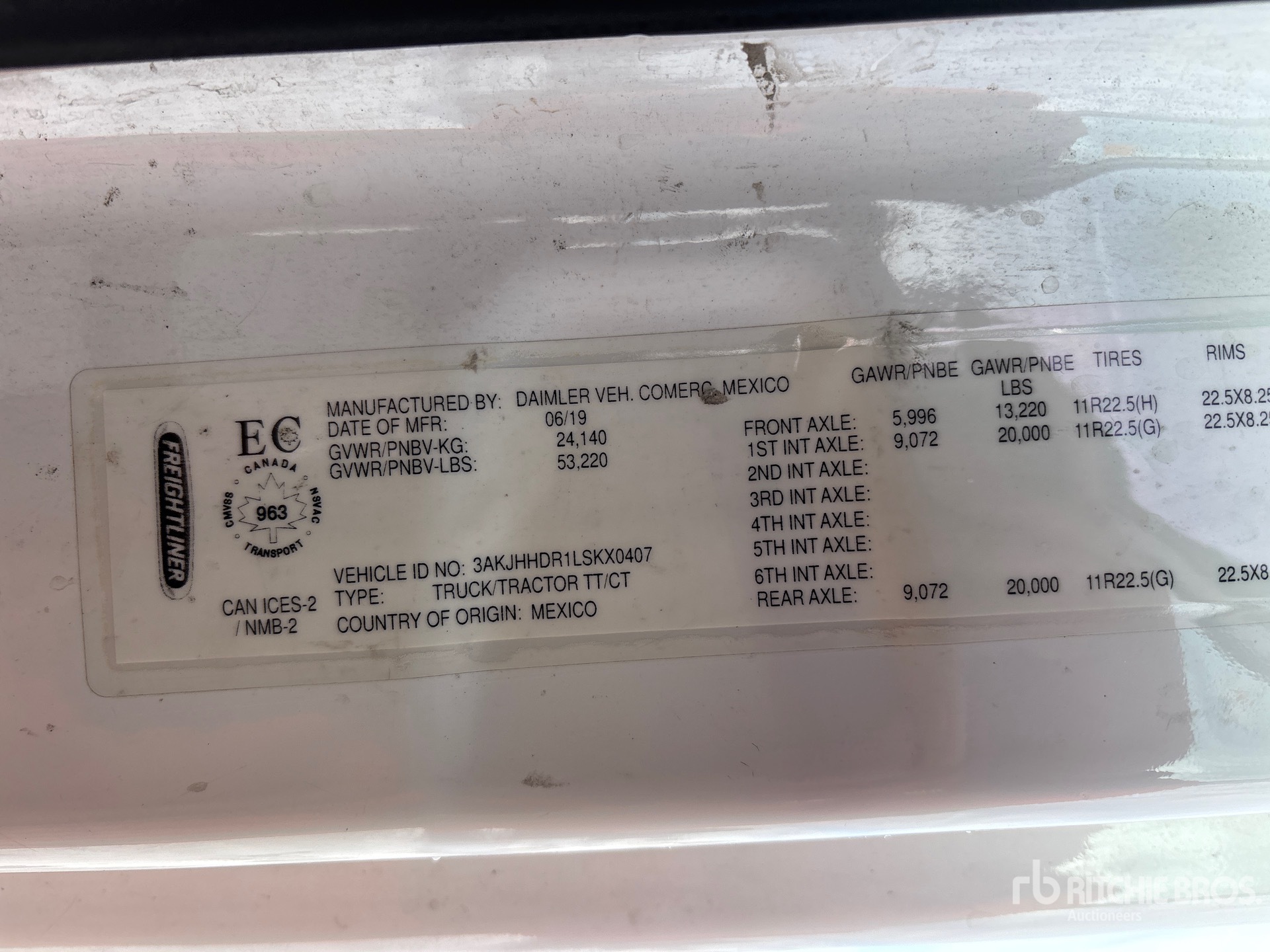 2020 Freightliner CASCADIA 126