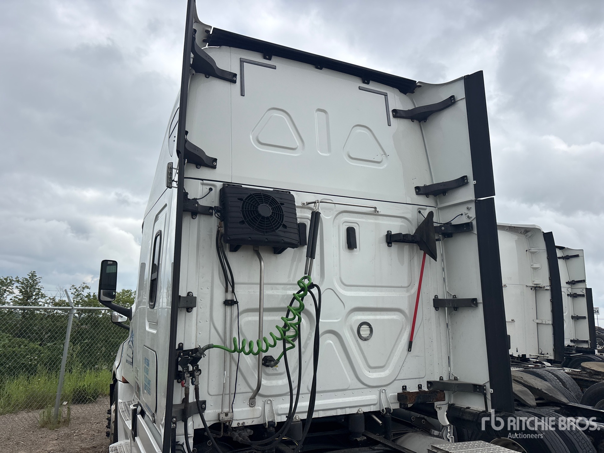 2020 Freightliner CASCADIA 126