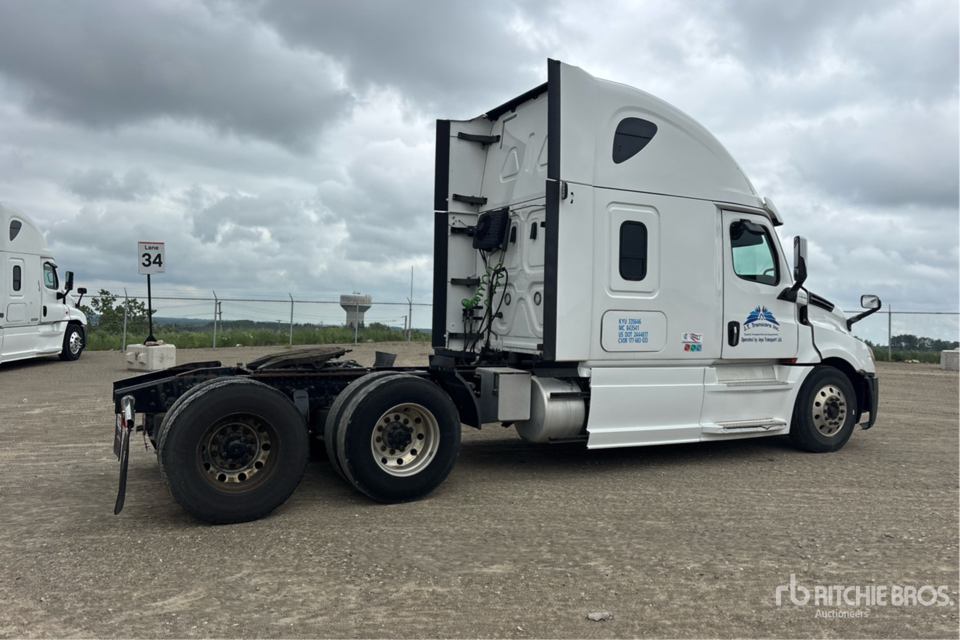 2020 Freightliner CASCADIA 126