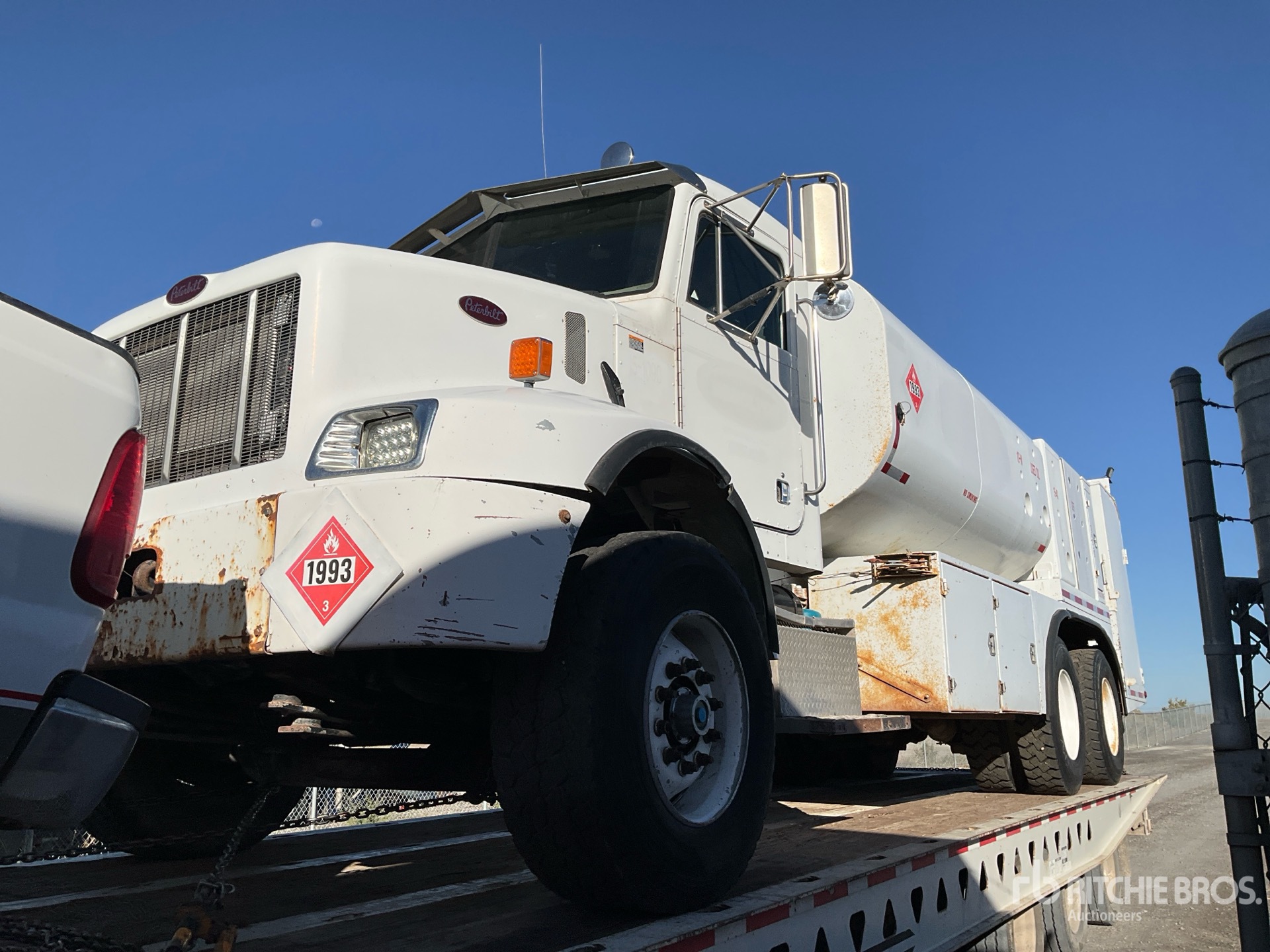 2001 Peterbilt 330