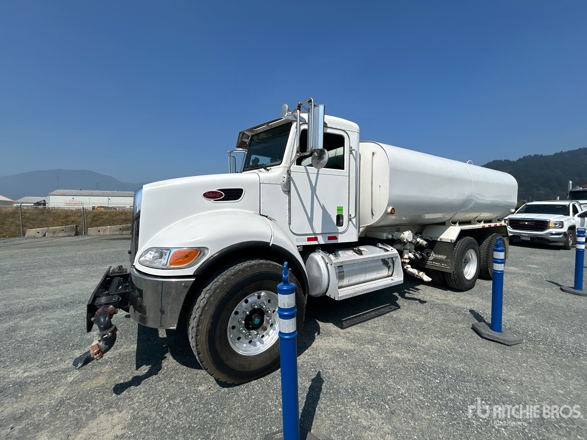 2009 Peterbilt 330