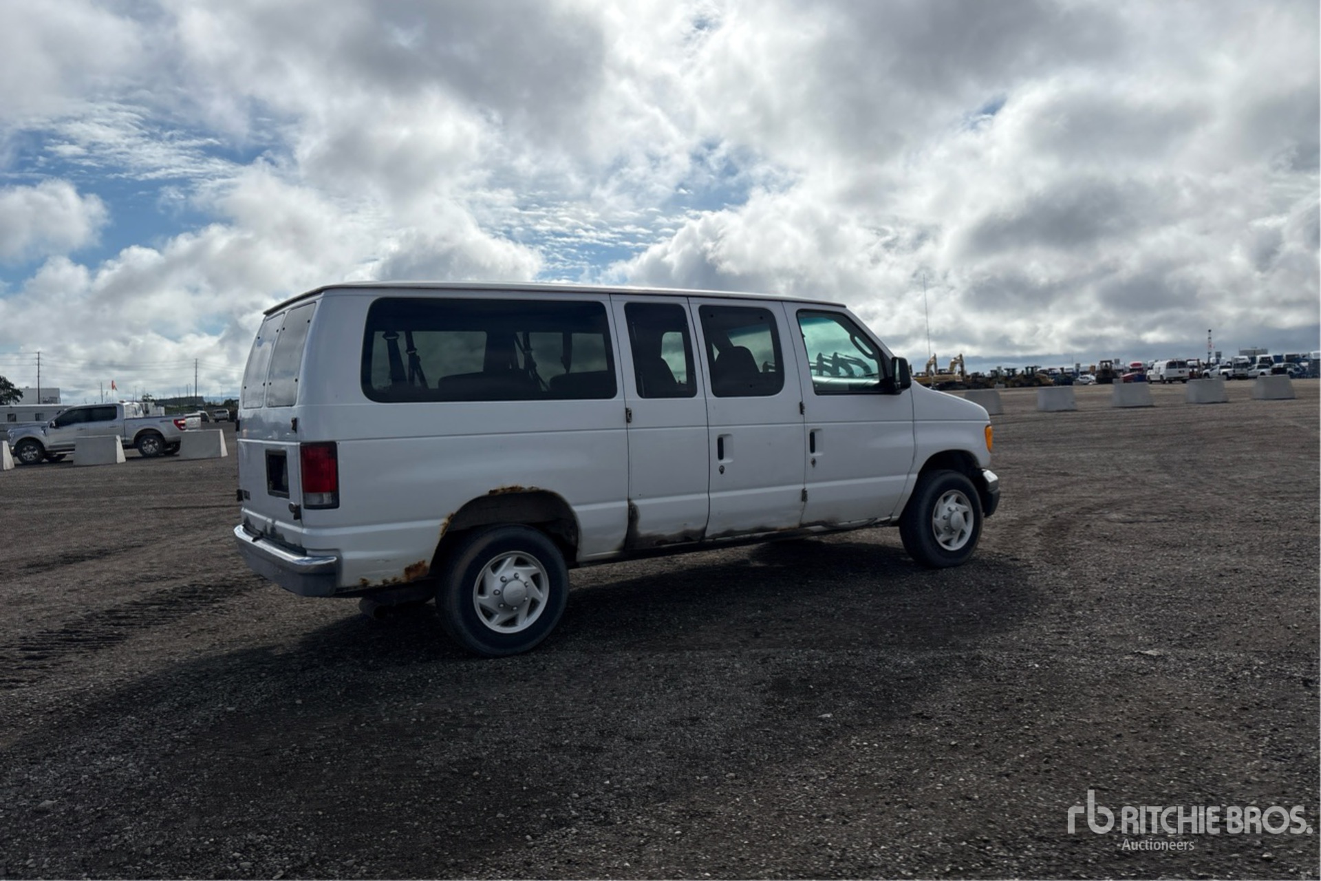 2005 Ford E-350