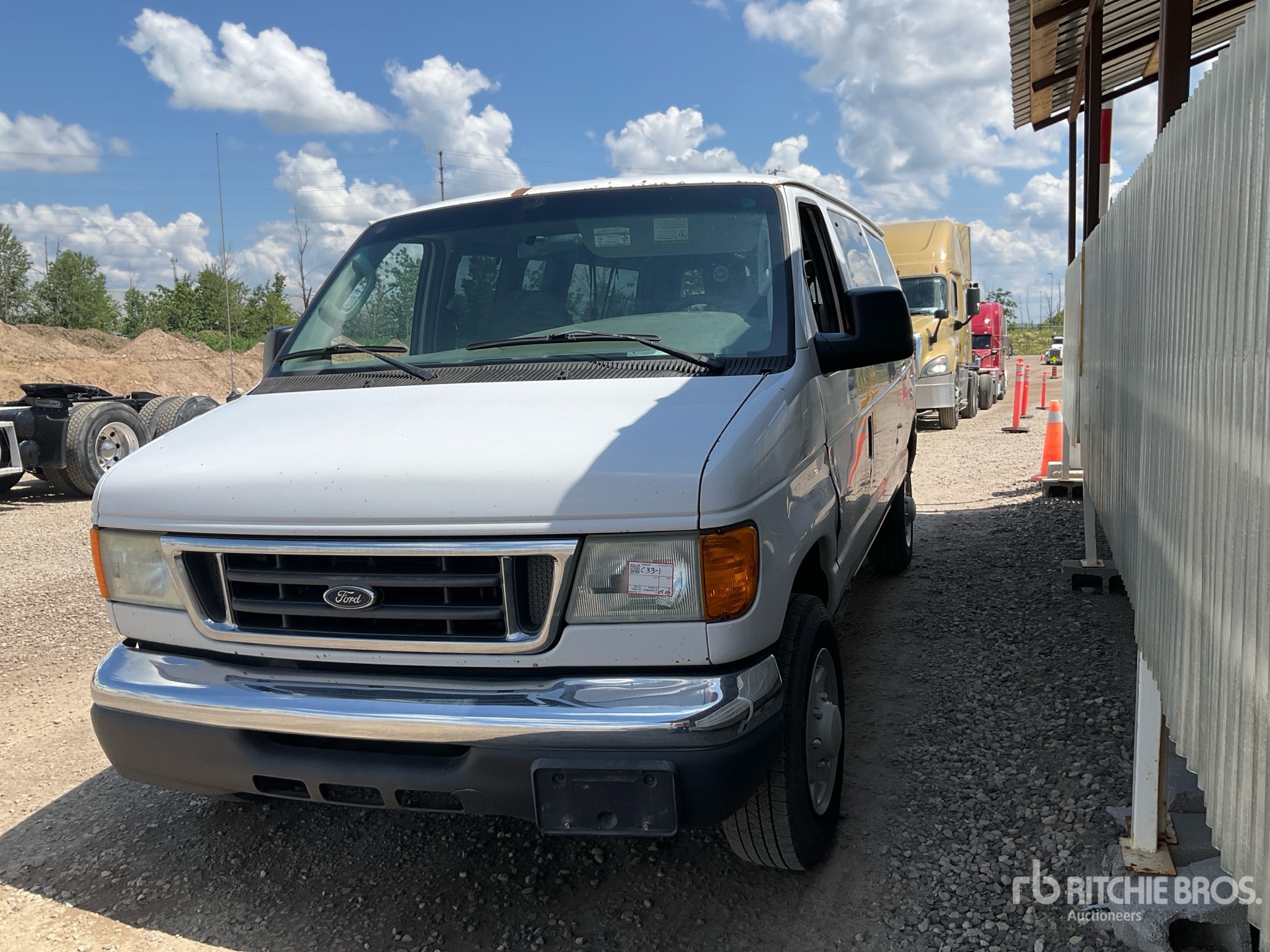 2005 Ford E-350