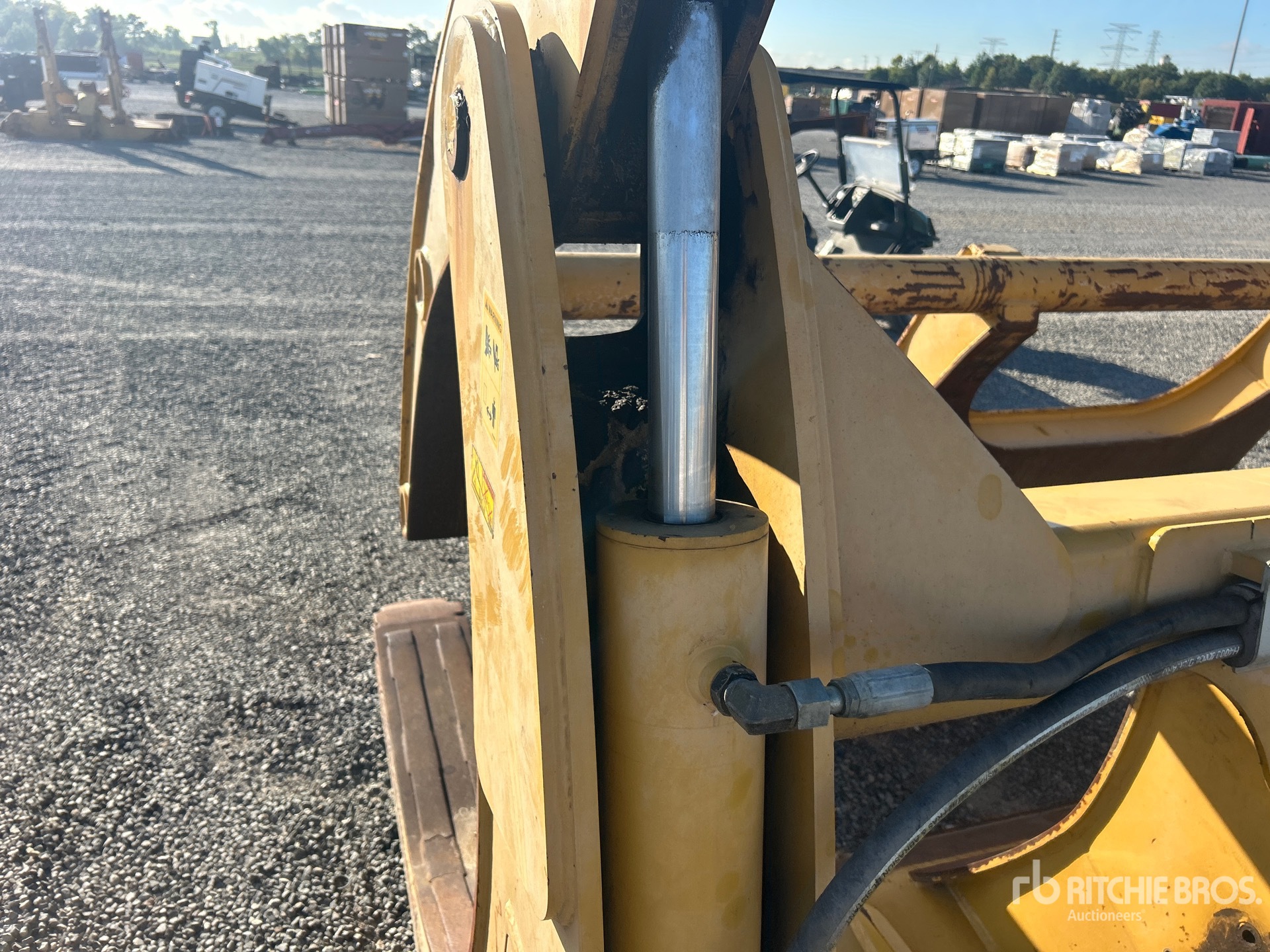 Caterpillar 109 in Wheel Loader Log Forks - ...