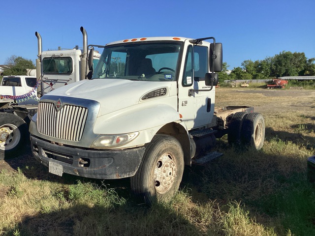 2007 International 4200 4x2 Cab and Chassis 2007 International 4200 4x2 Cab and Chassis