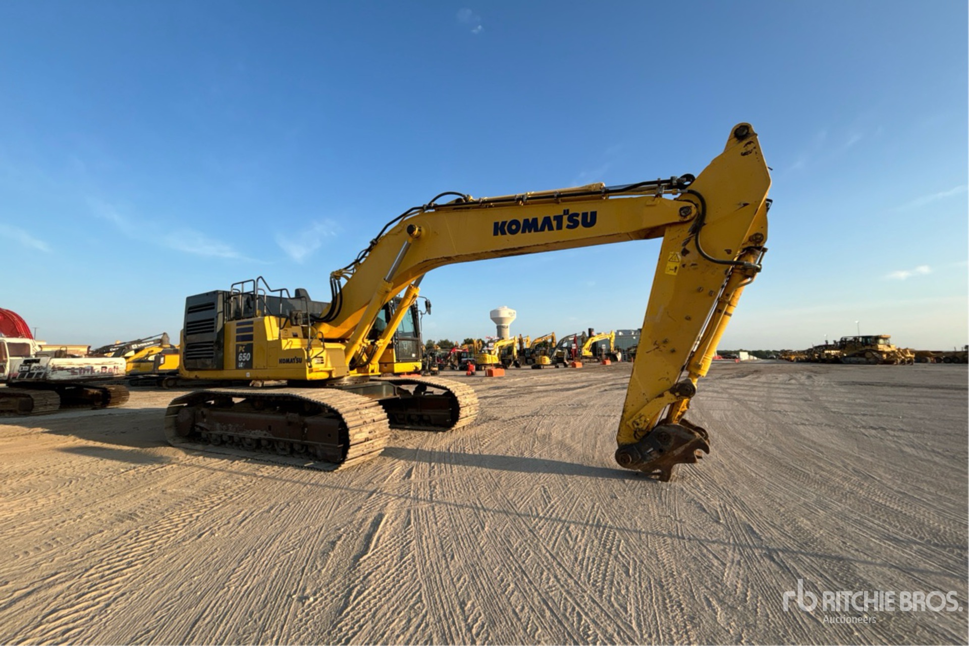 2017 Komatsu PC650LC-11