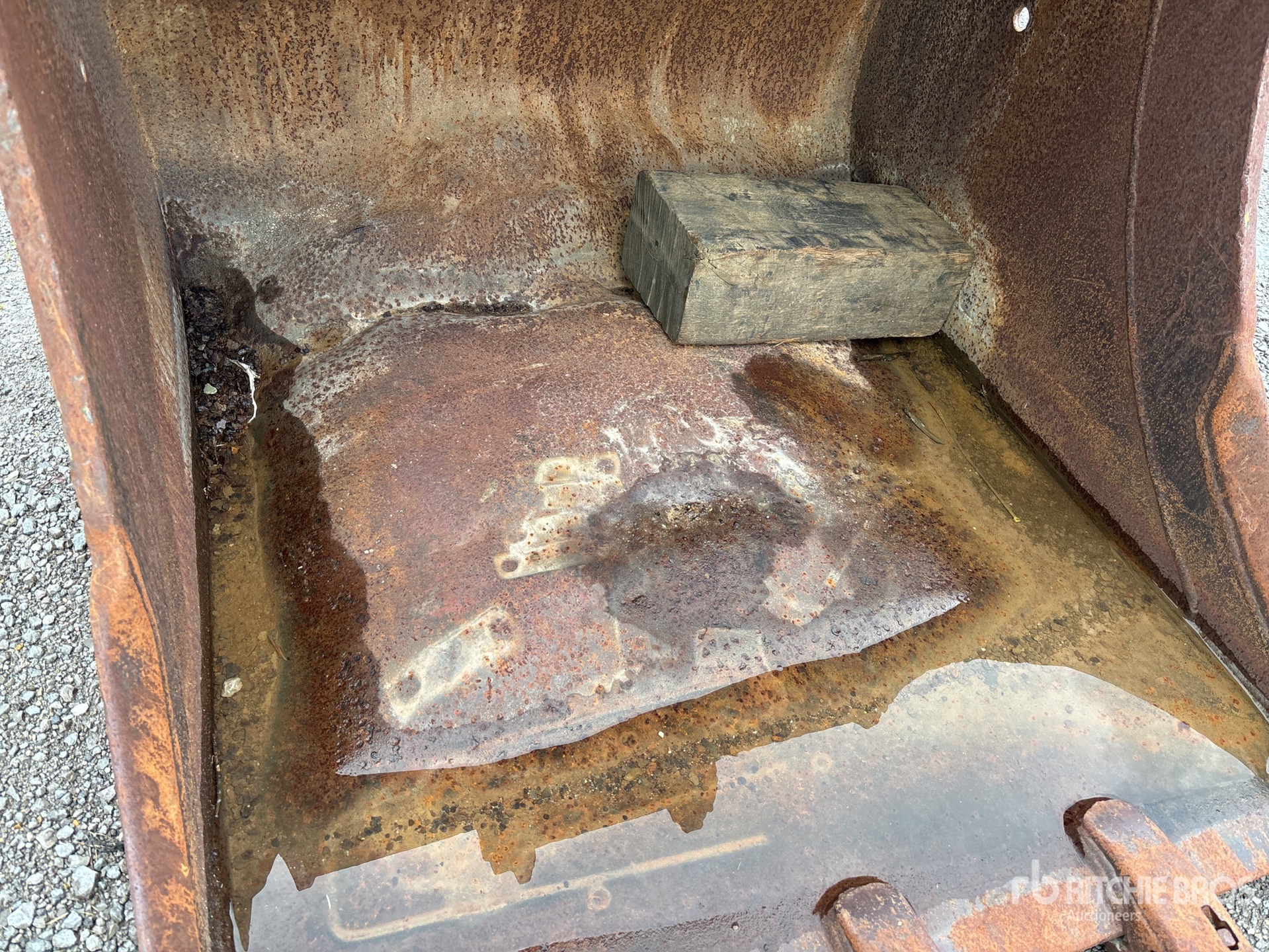 Volvo 50 in - Fits Komatsu PC220/290