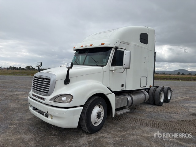 2007 Freightliner Columbia 120 T/A Sleeper Truck Tractor