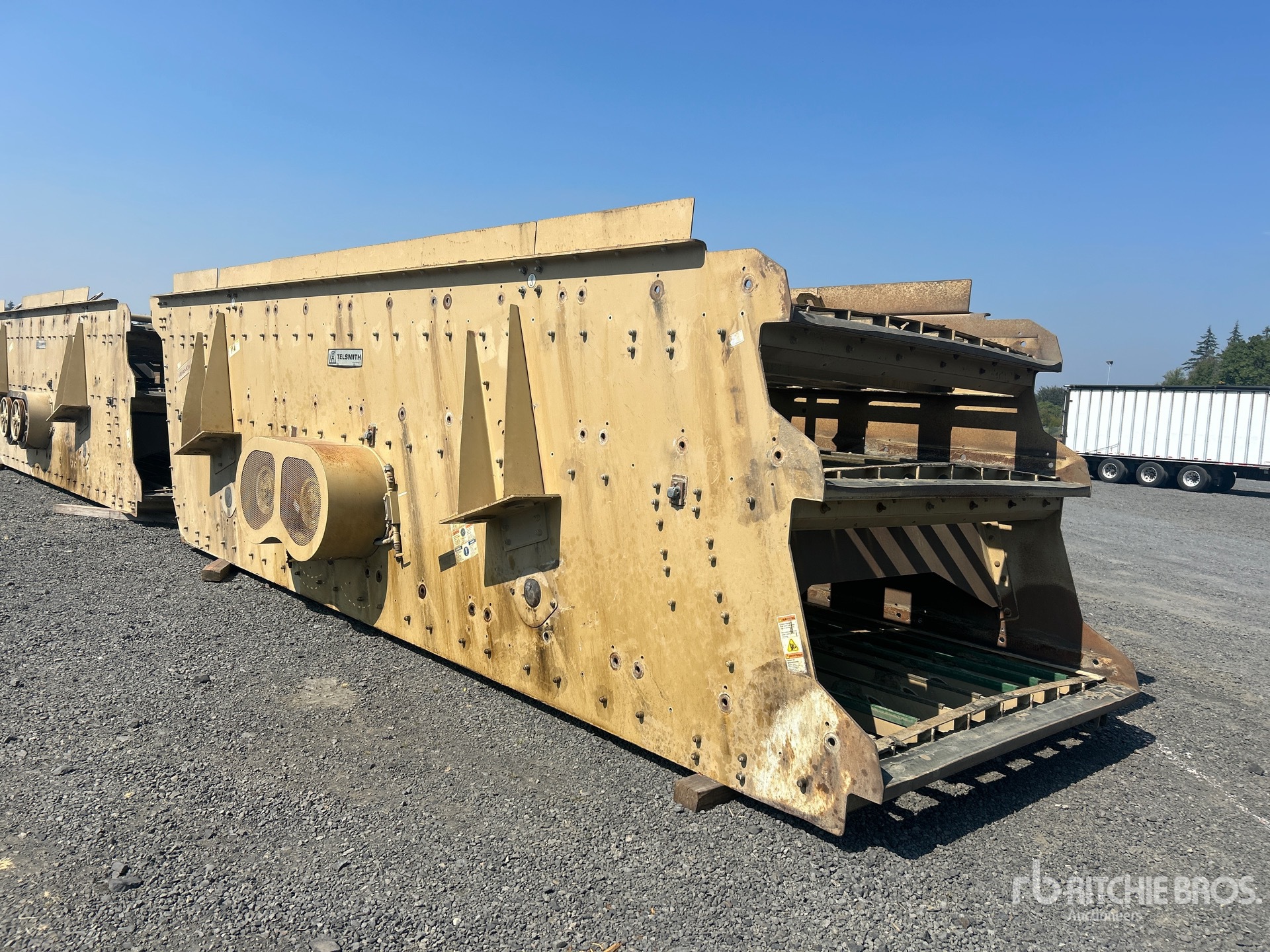 General Appearance with Foto, angolo posteriore sinistro