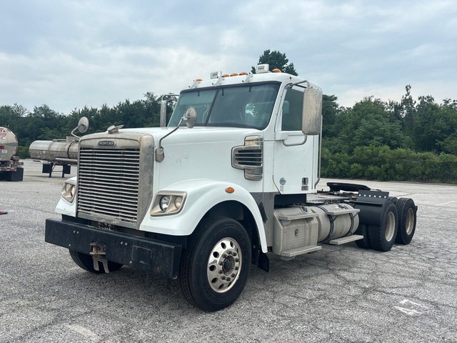 2019 Freightliner 122 SD 6x4 T/A Day Cab Truck Tractor 2019 Freightliner 122 SD 6x4 T/A Day Cab Truck Tractor