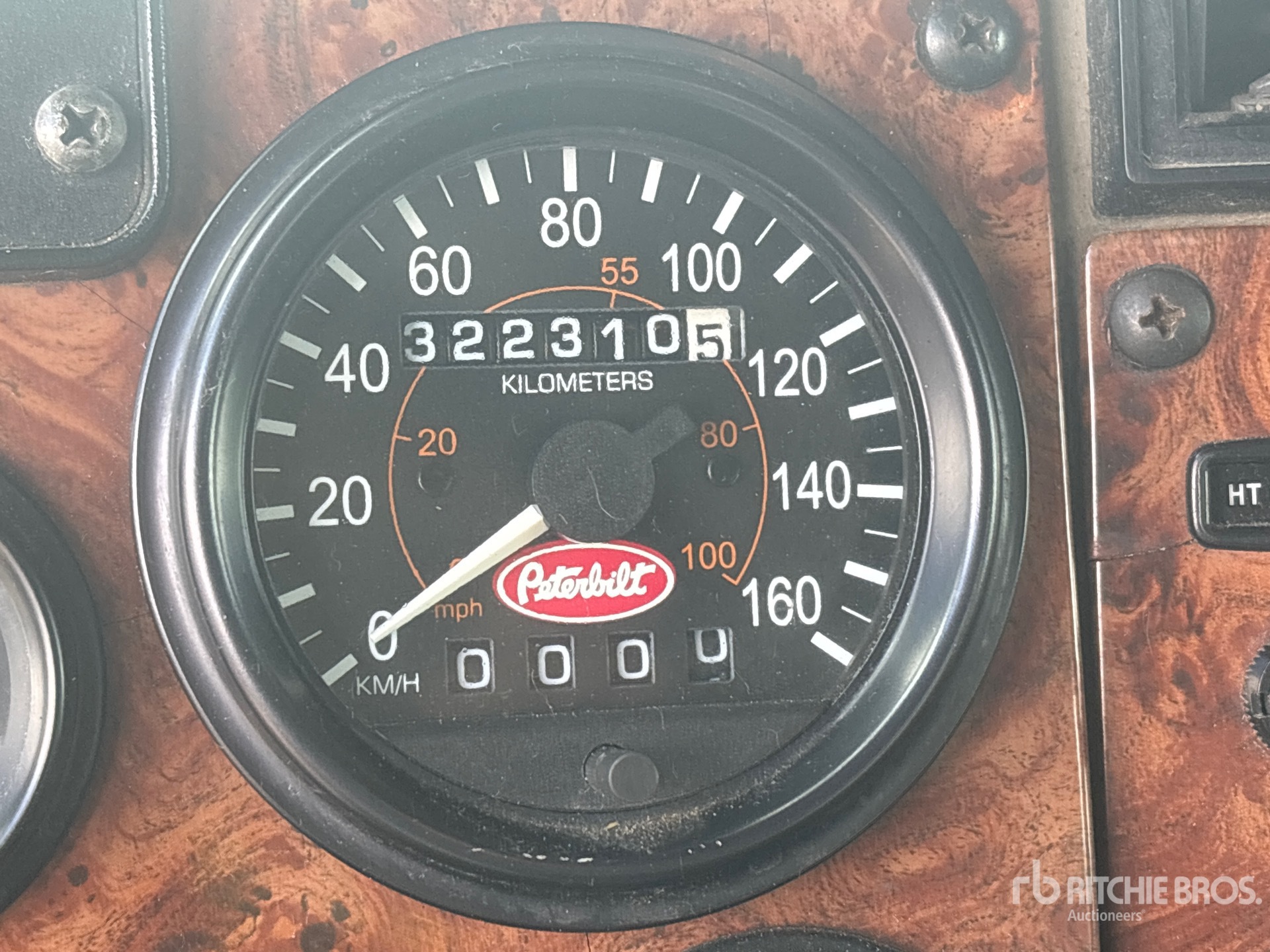 2001 Peterbilt 330